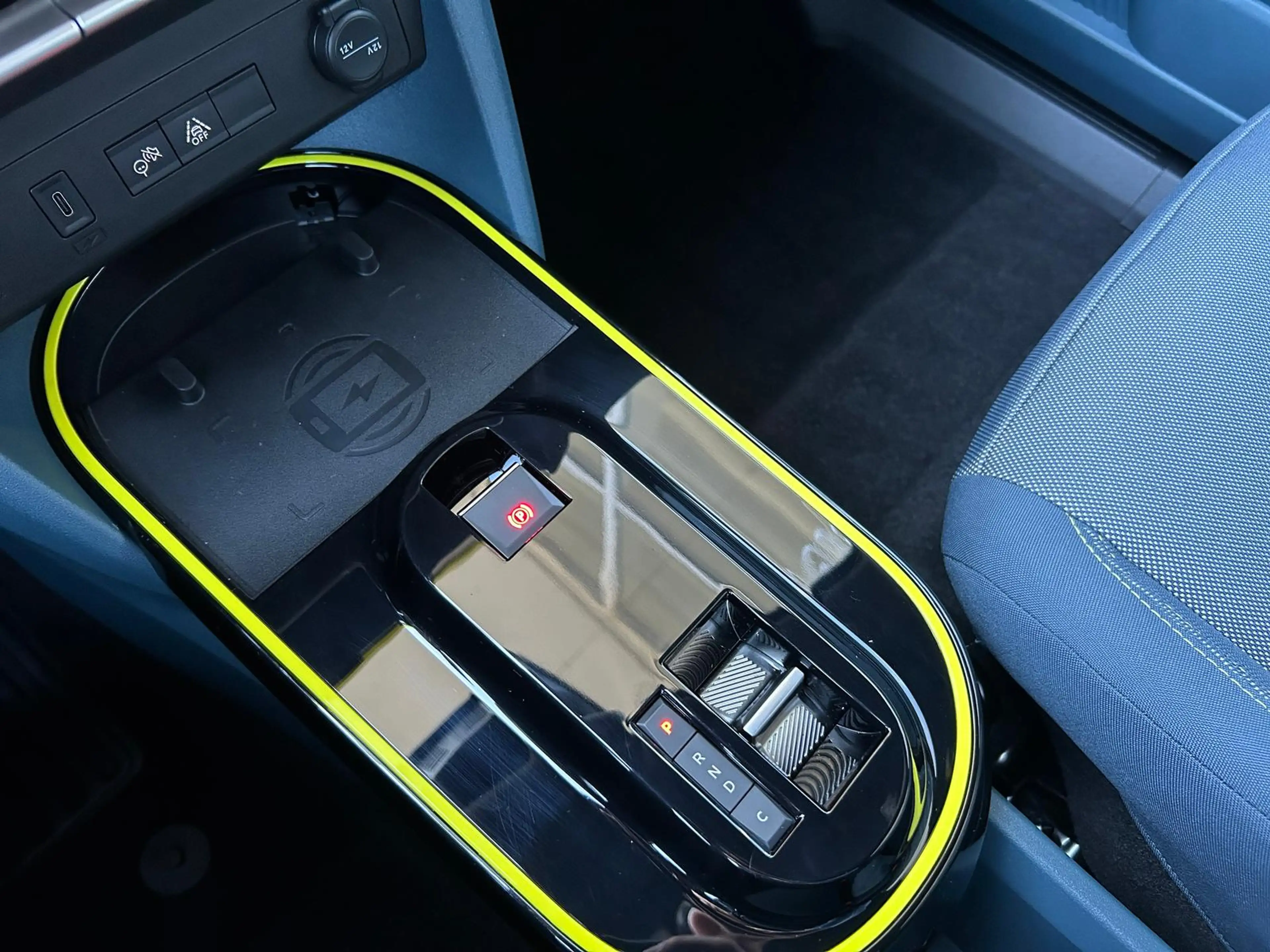 Fiat Grande Panda La Prima 44 kwh Temp Navi kamera — photo 27
