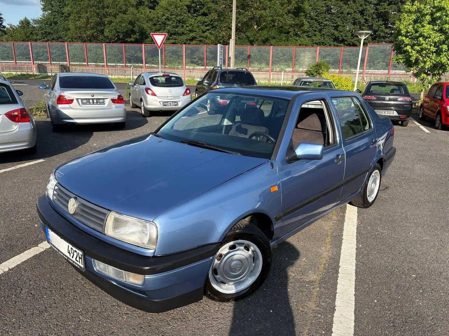 Volkswagen Vento Bleu - 1