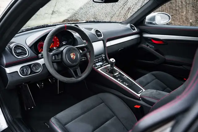 Porsche 718 Cayman view 7