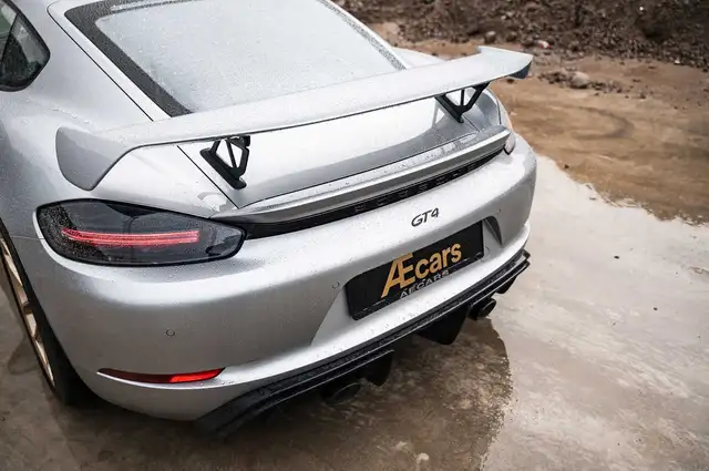 Porsche 718 Cayman view 15