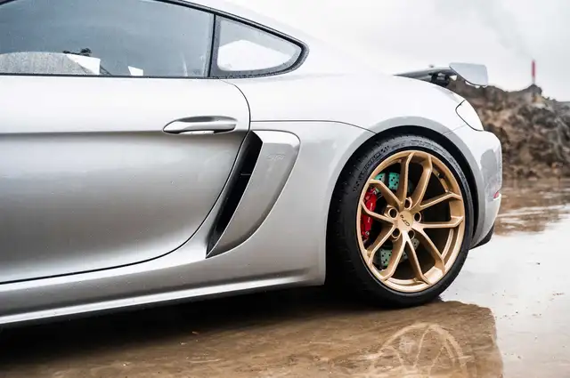 Porsche 718 Cayman view 8