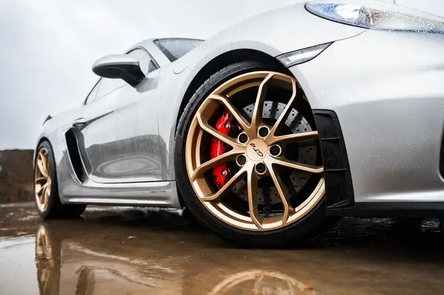 Porsche 718 Cayman view 11