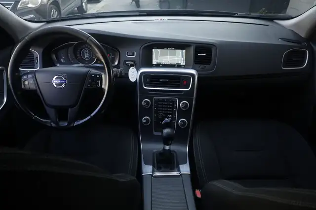 Volvo V60 view 2