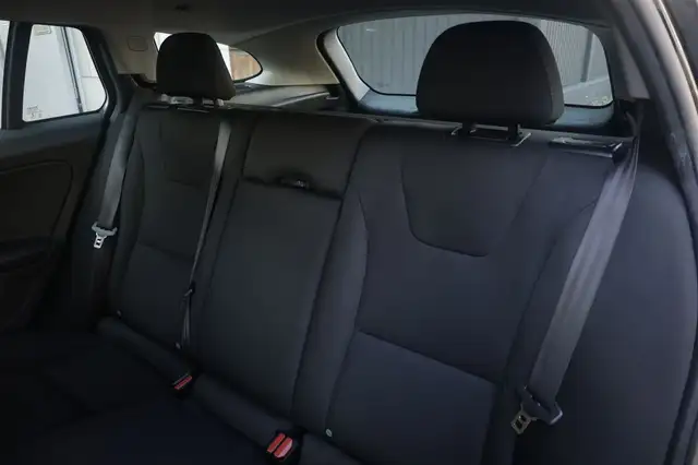 Volvo V60 view 3