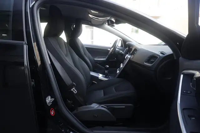 Volvo V60 view 11