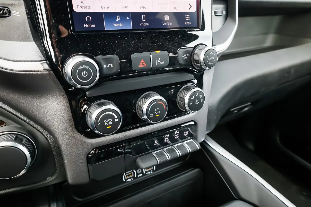 RAM 1500 снимка RAM 1500