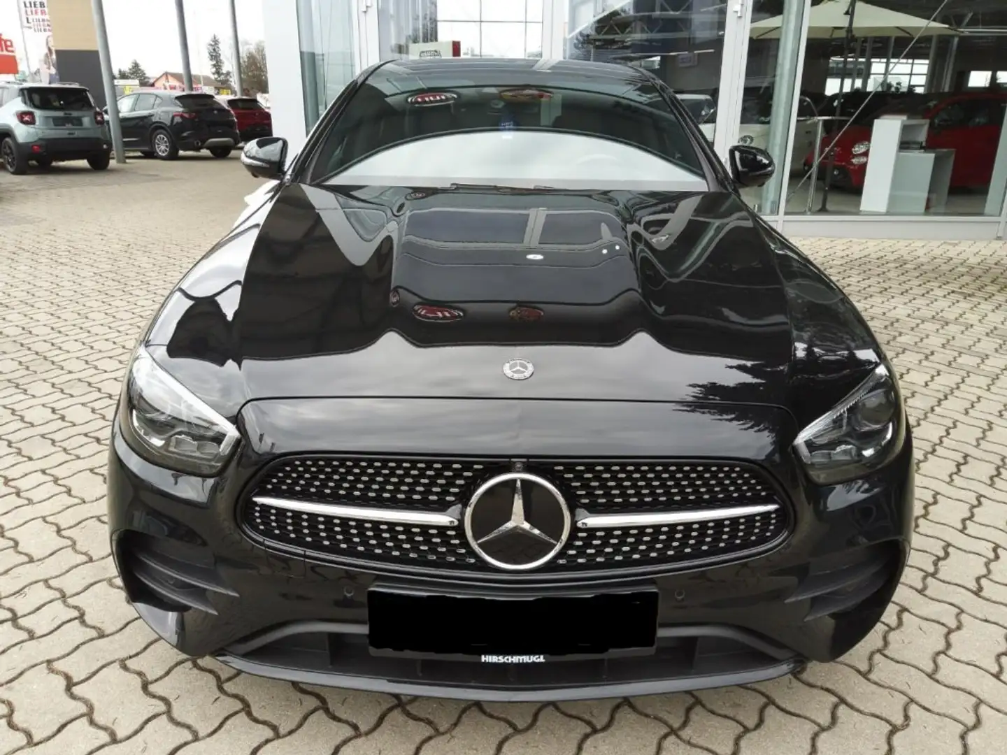 Mercedes-Benz E 300 e 4Matic PHEV Schwarz - 2