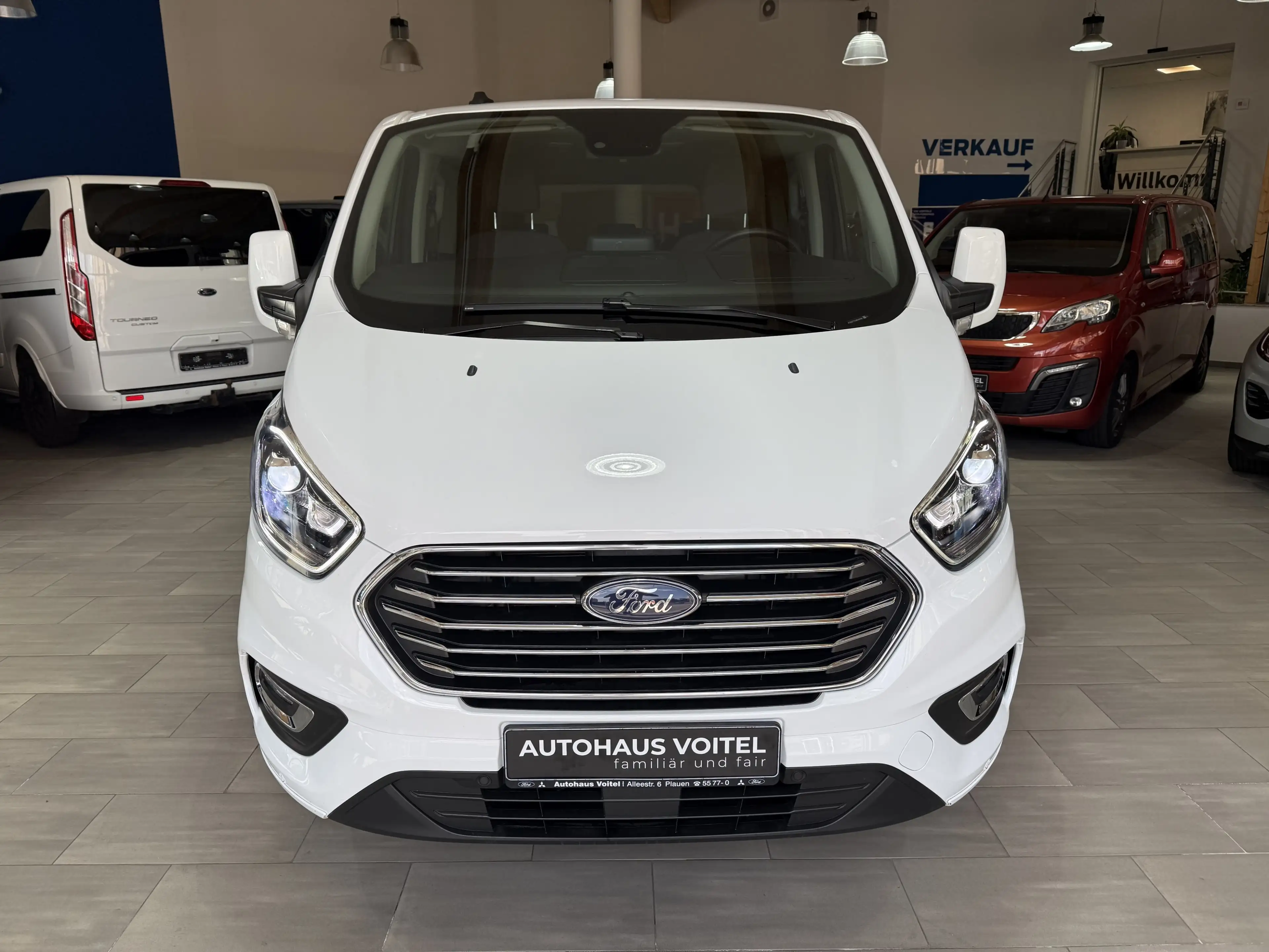 Ford Tourneo Custom Titanium L1 Bi-Xenon / Stoffsitze — photo 2