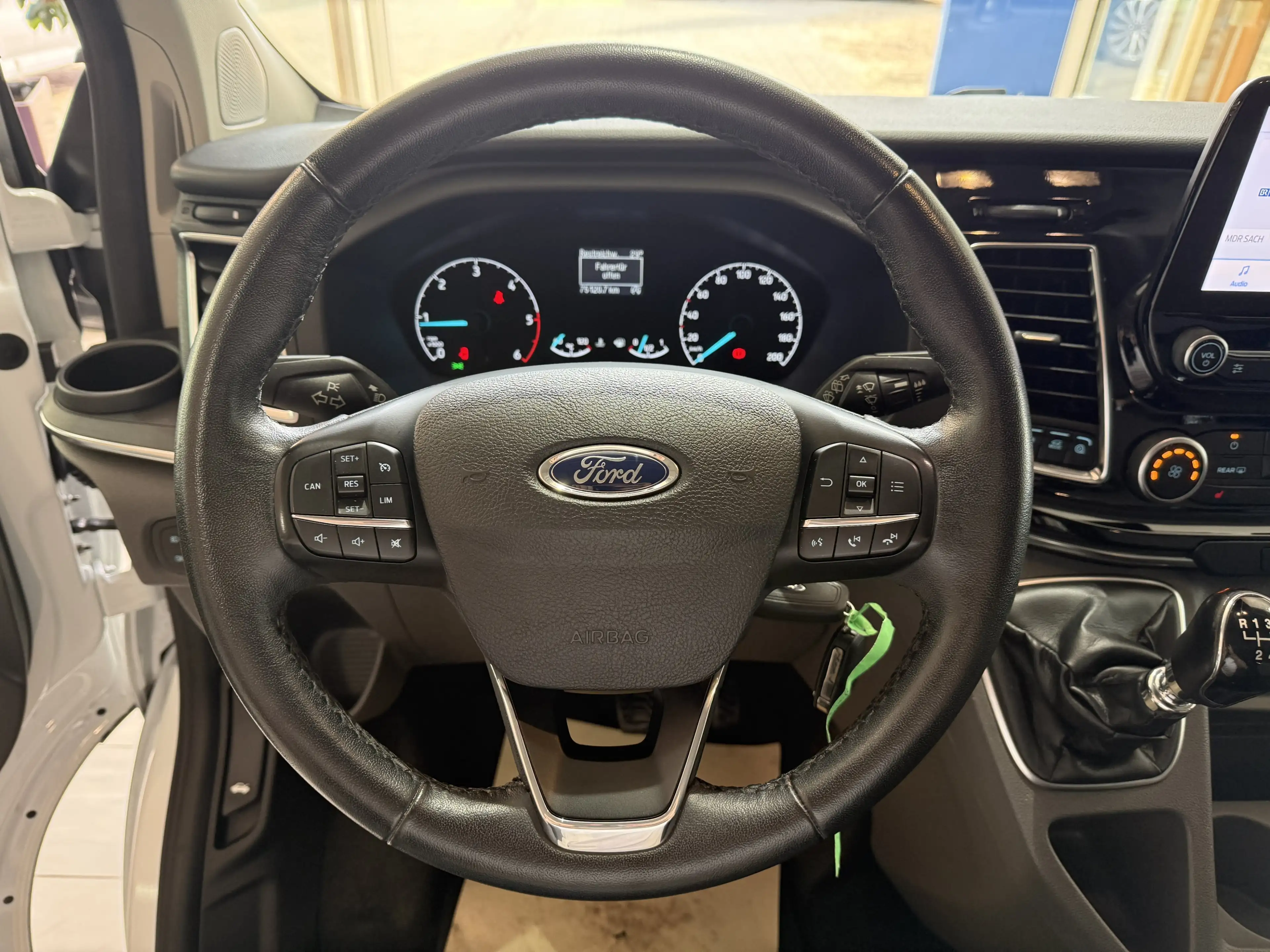 Ford Tourneo Custom Titanium L1 Bi-Xenon / Stoffsitze — photo 12