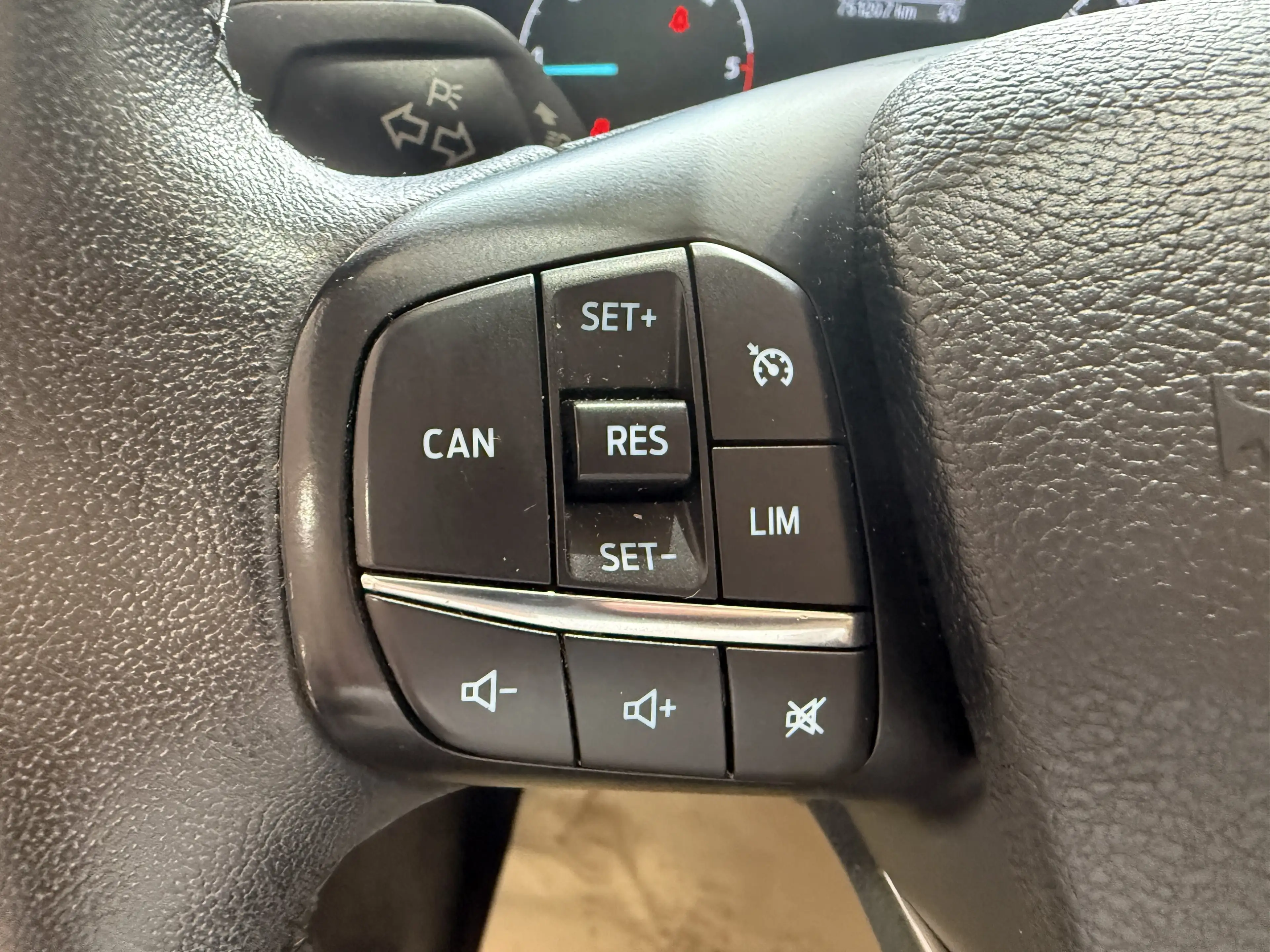 Ford Tourneo Custom Titanium L1 Bi-Xenon / Stoffsitze — photo 13