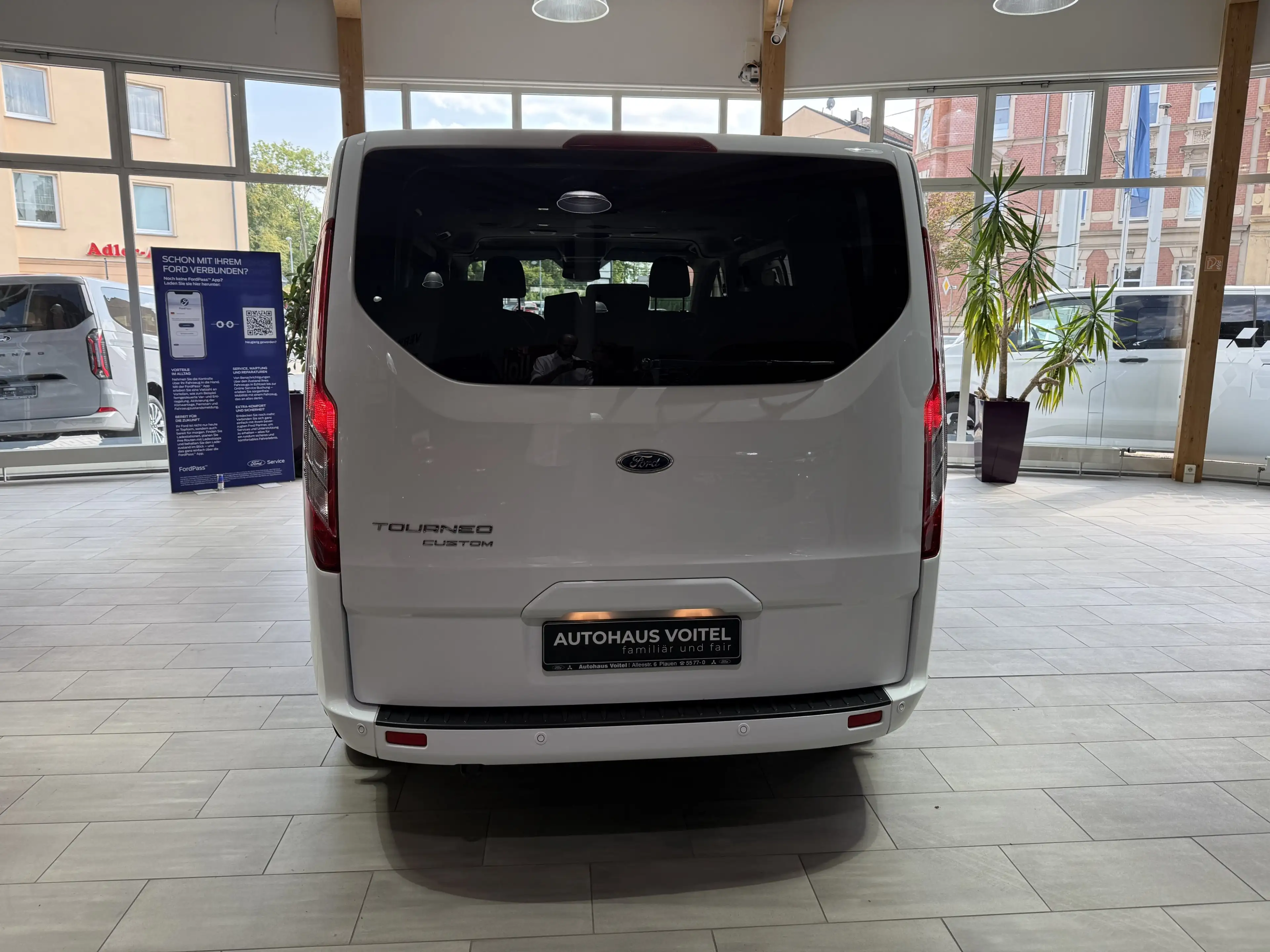 Ford Tourneo Custom Titanium L1 Bi-Xenon / Stoffsitze — photo 6