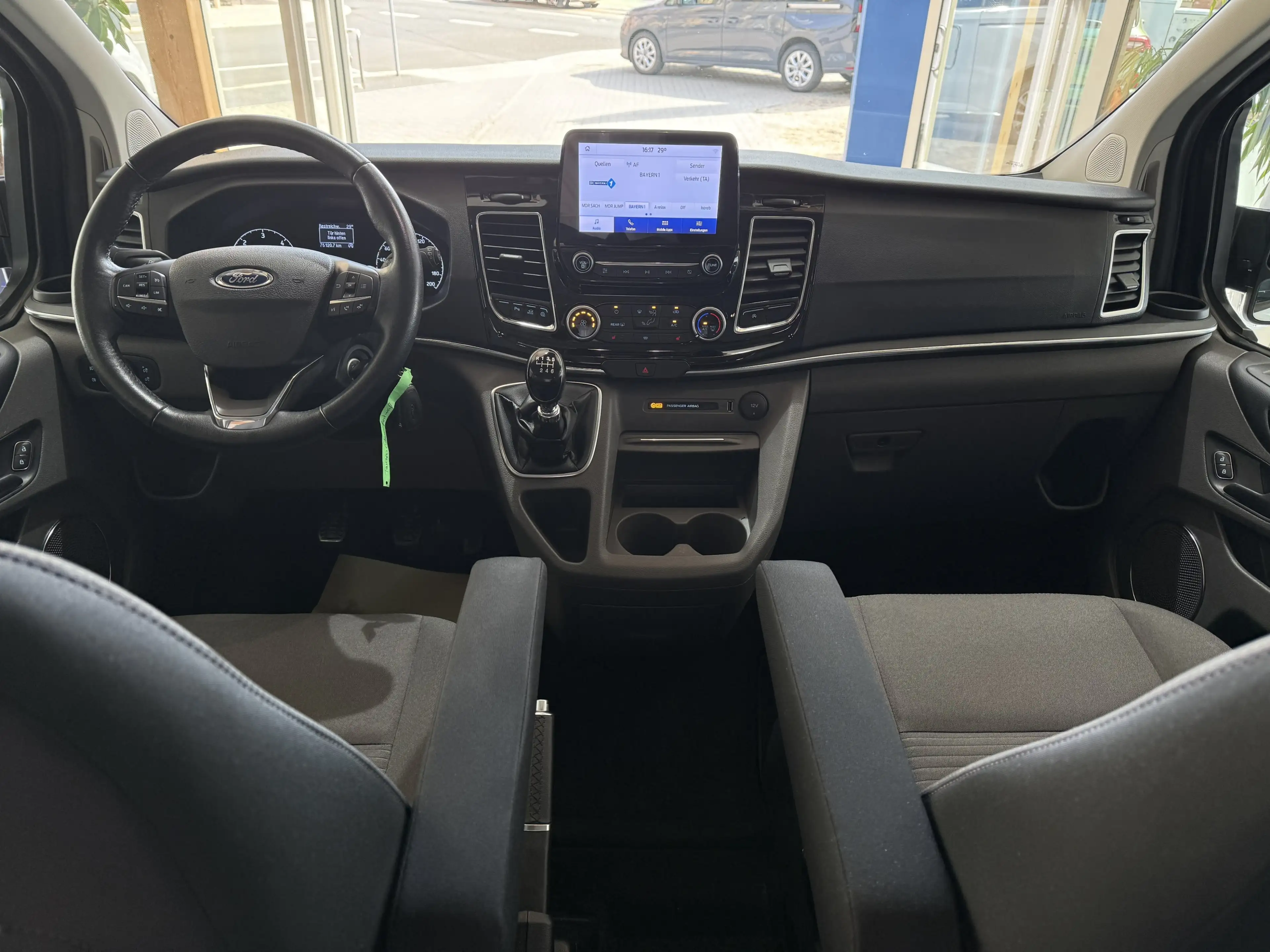 Ford Tourneo Custom Titanium L1 Bi-Xenon / Stoffsitze — photo 11