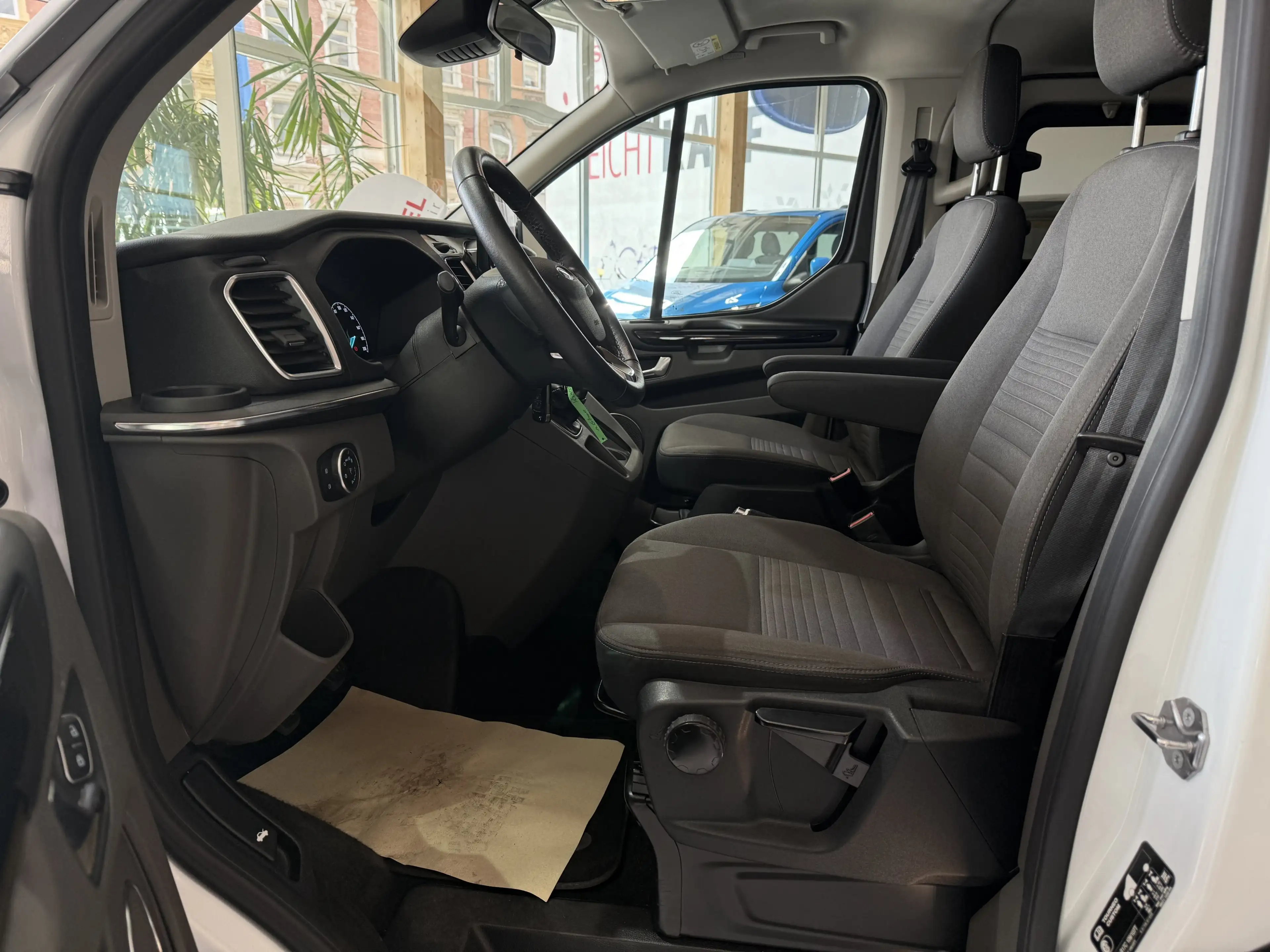 Ford Tourneo Custom Titanium L1 Bi-Xenon / Stoffsitze — photo 10