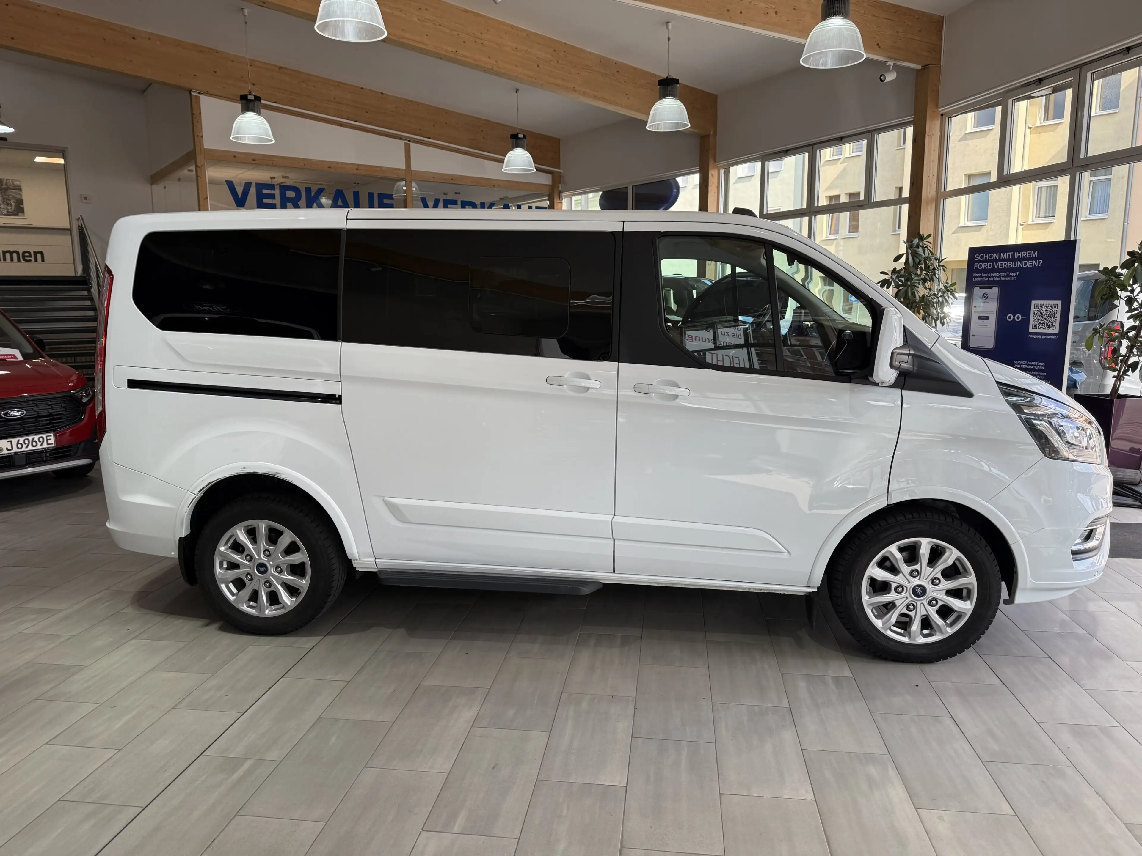 Ford Tourneo Custom Titanium L1 Bi-Xenon / Stoffsitze — photo 4