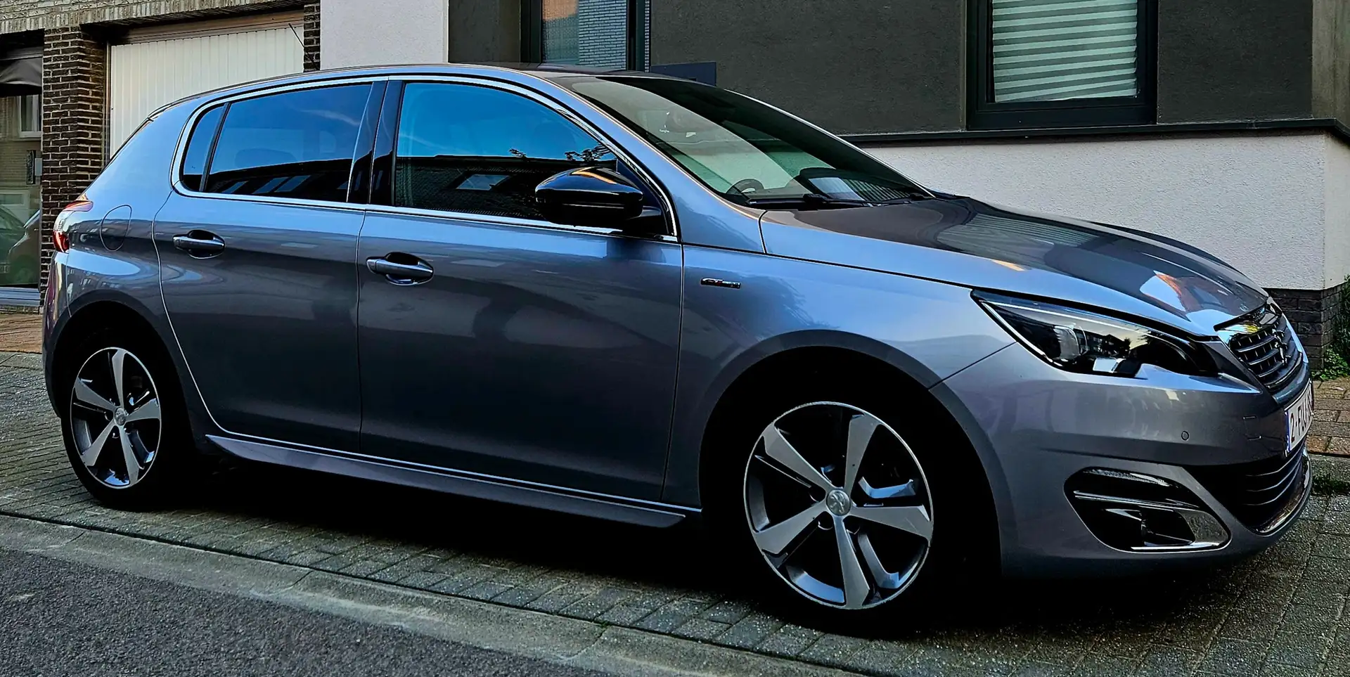 Peugeot 308 1.2+PureTech+GT+Line+STT Gris - 2