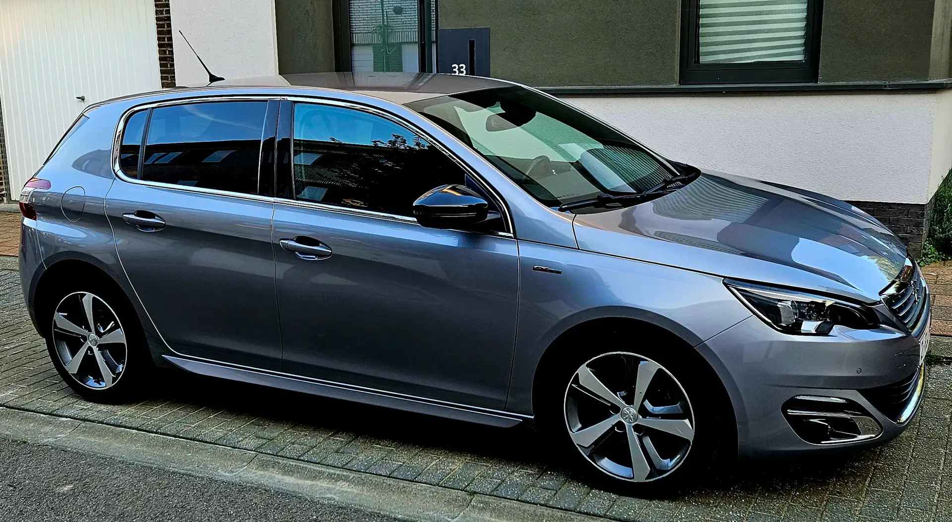 Peugeot 308 1.2+PureTech+GT+Line+STT Gris - 1