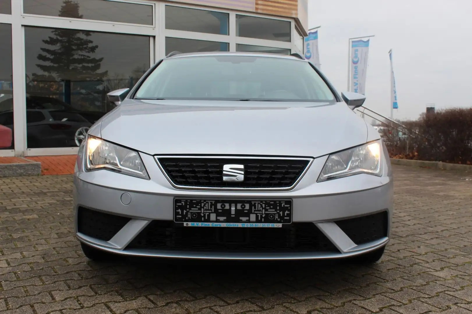 SEAT Leon ST Reference Silber - 2