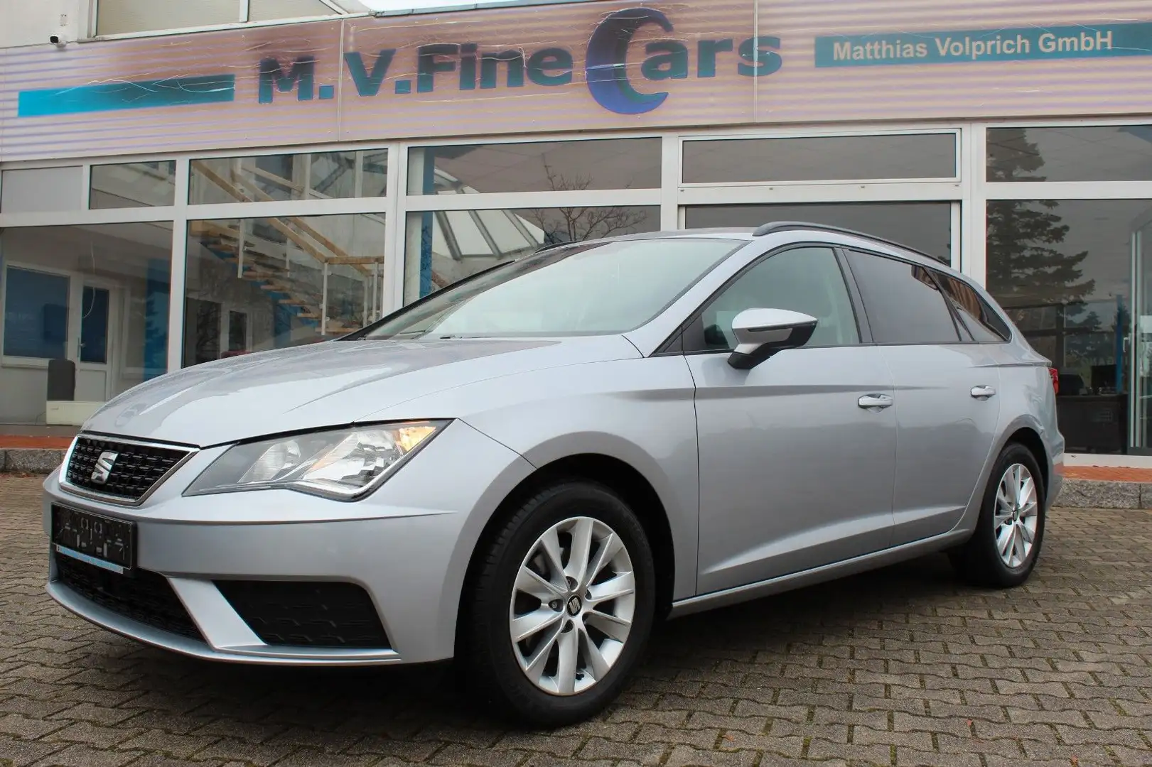 SEAT Leon ST Reference Silber - 1
