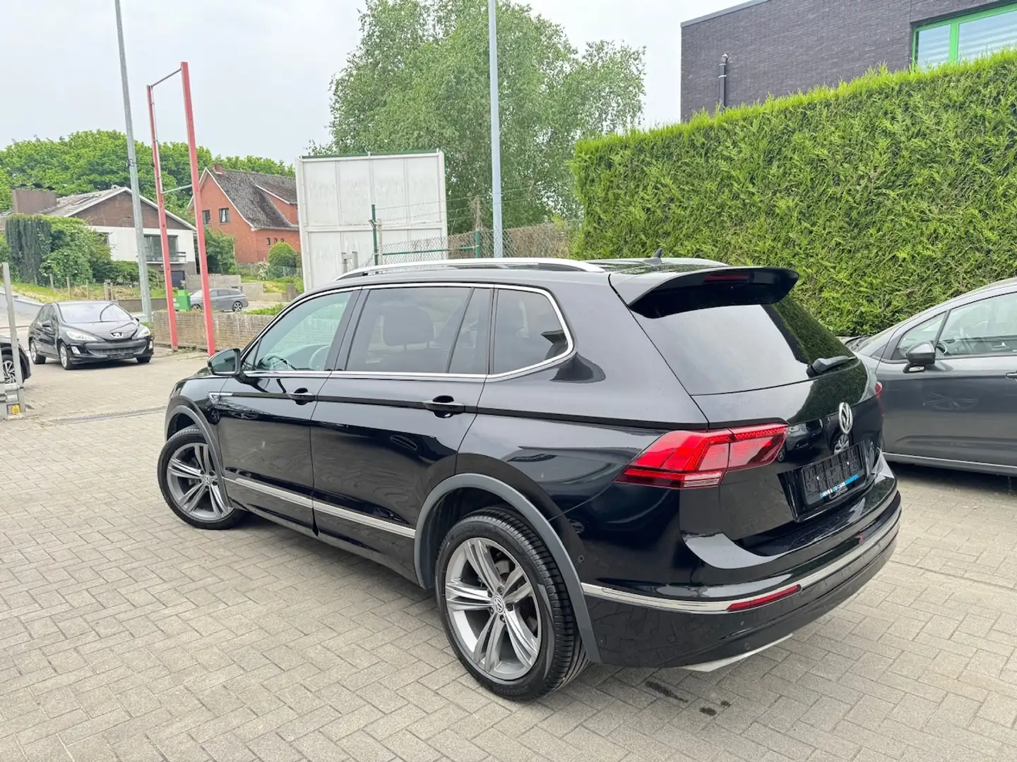 Volkswagen Tiguan Allspace 1.5 TSI R-Line - 7 PLAATSEN ** 1 JAAR GARANTIE ** Zwart - 2