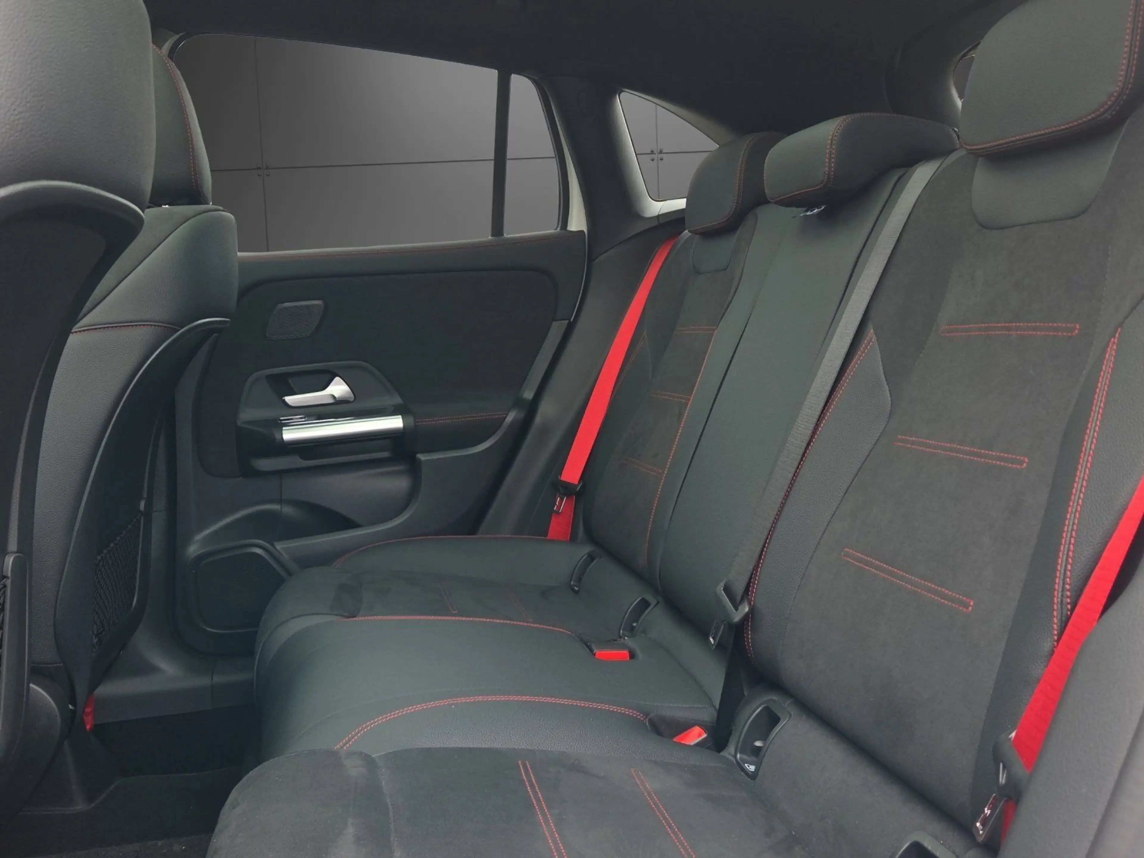 Mercedes-Benz GLA 35 AMG 4M NIGHT+PANO+AHK+HUD+MEMORY+FAHRASSI — photo 9