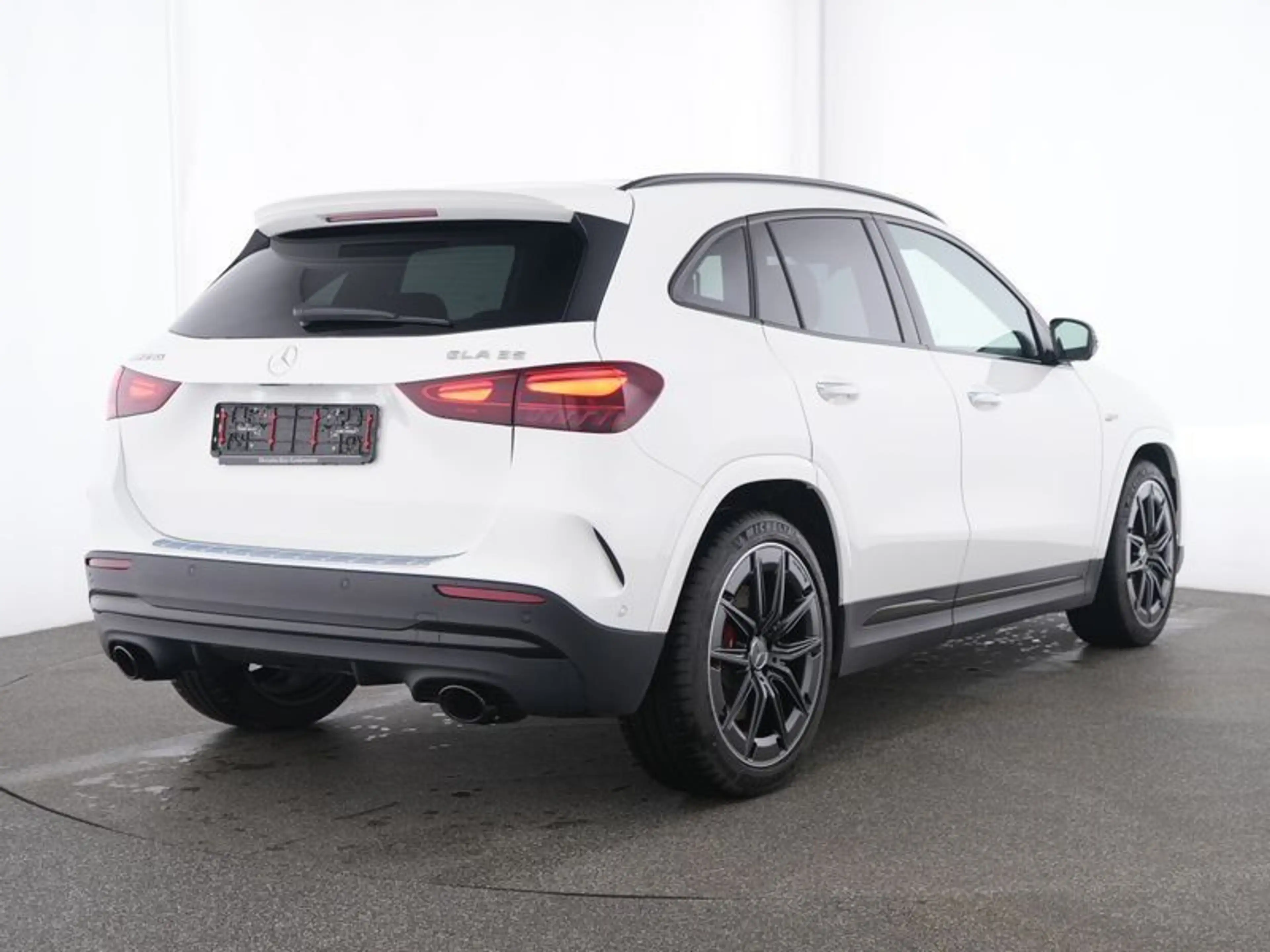 Mercedes-Benz GLA 35 AMG 4M NIGHT+PANO+AHK+HUD+MEMORY+FAHRASSI — photo 15