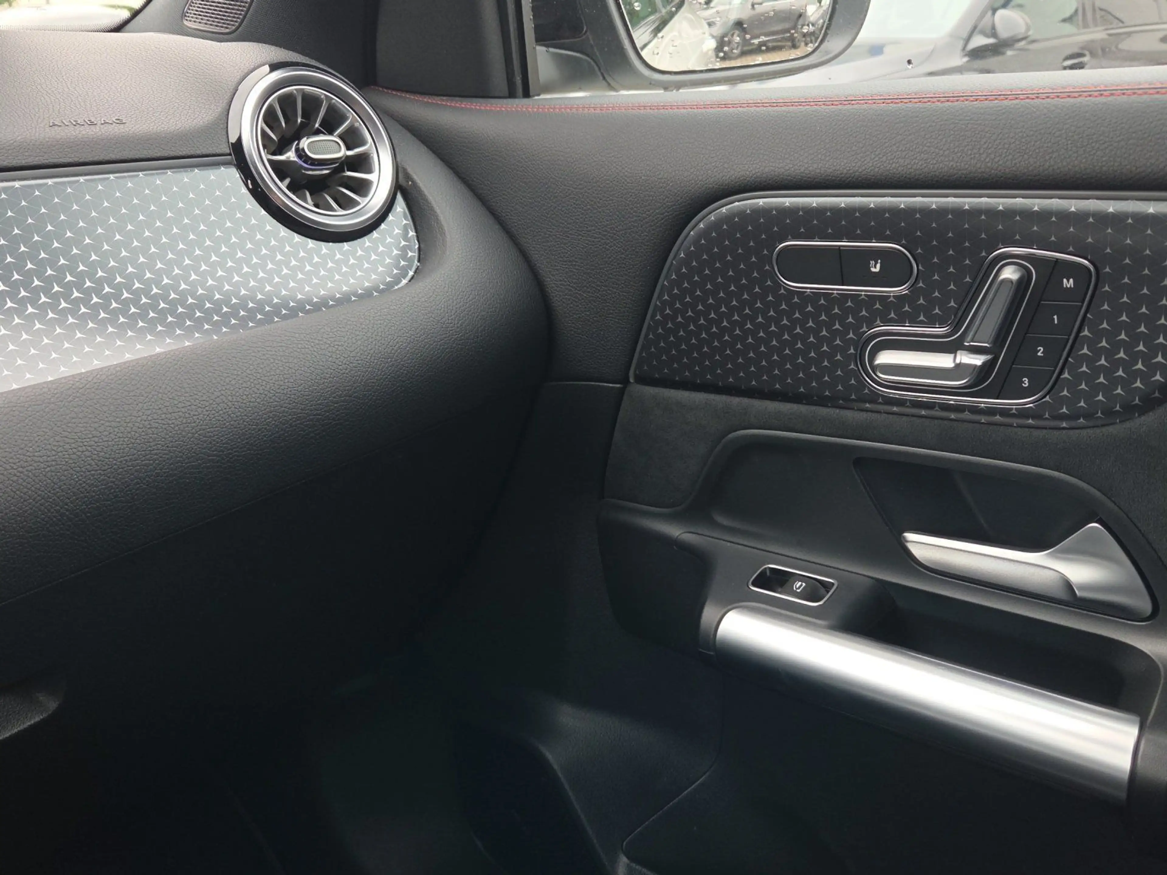 Mercedes-Benz GLA 35 AMG 4M NIGHT+PANO+AHK+HUD+MEMORY+FAHRASSI — photo 10
