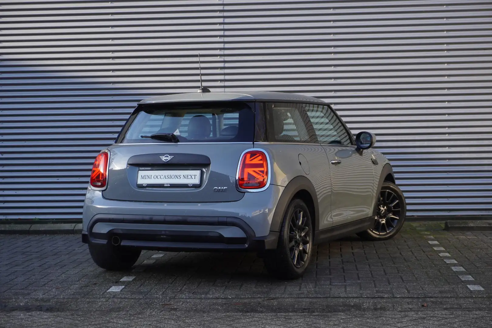 MINI One 3-deurs Classic Uitvoering | Comfort pakket | 16" Gris - 2