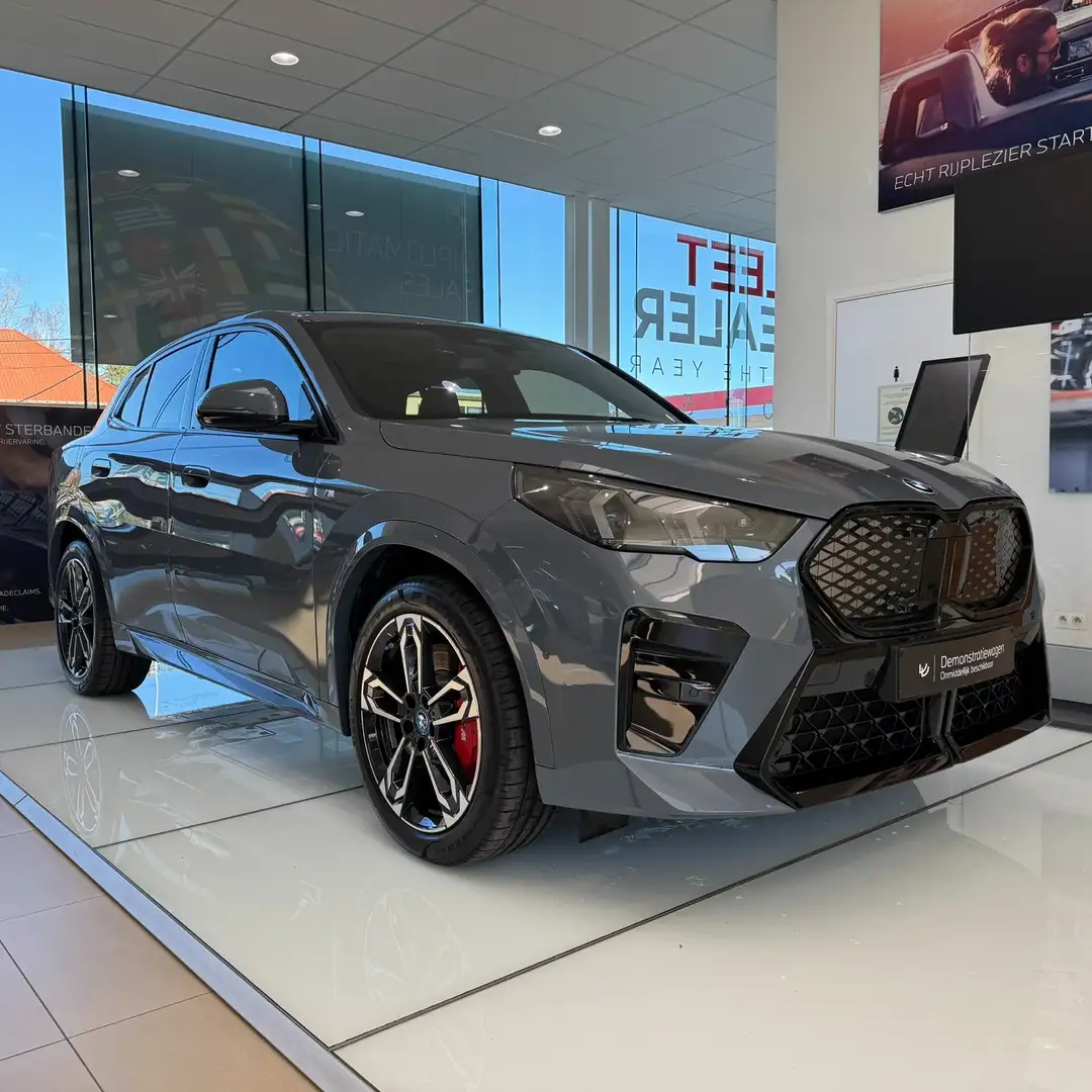 BMW iX2 M Sportpack Pro - eDrive20 Grijs - 1