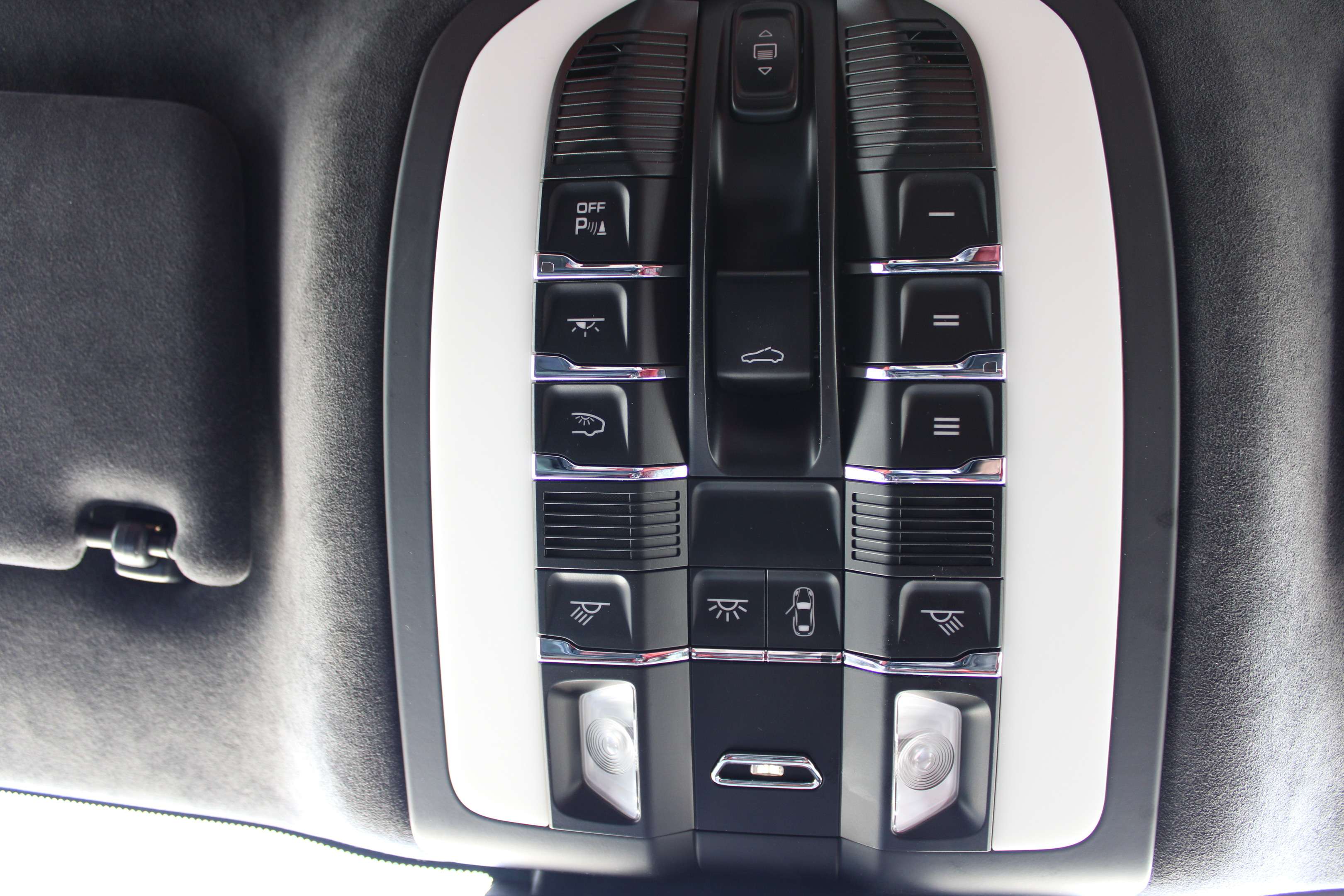 2016 Porsche Macan Turbo thumb 20