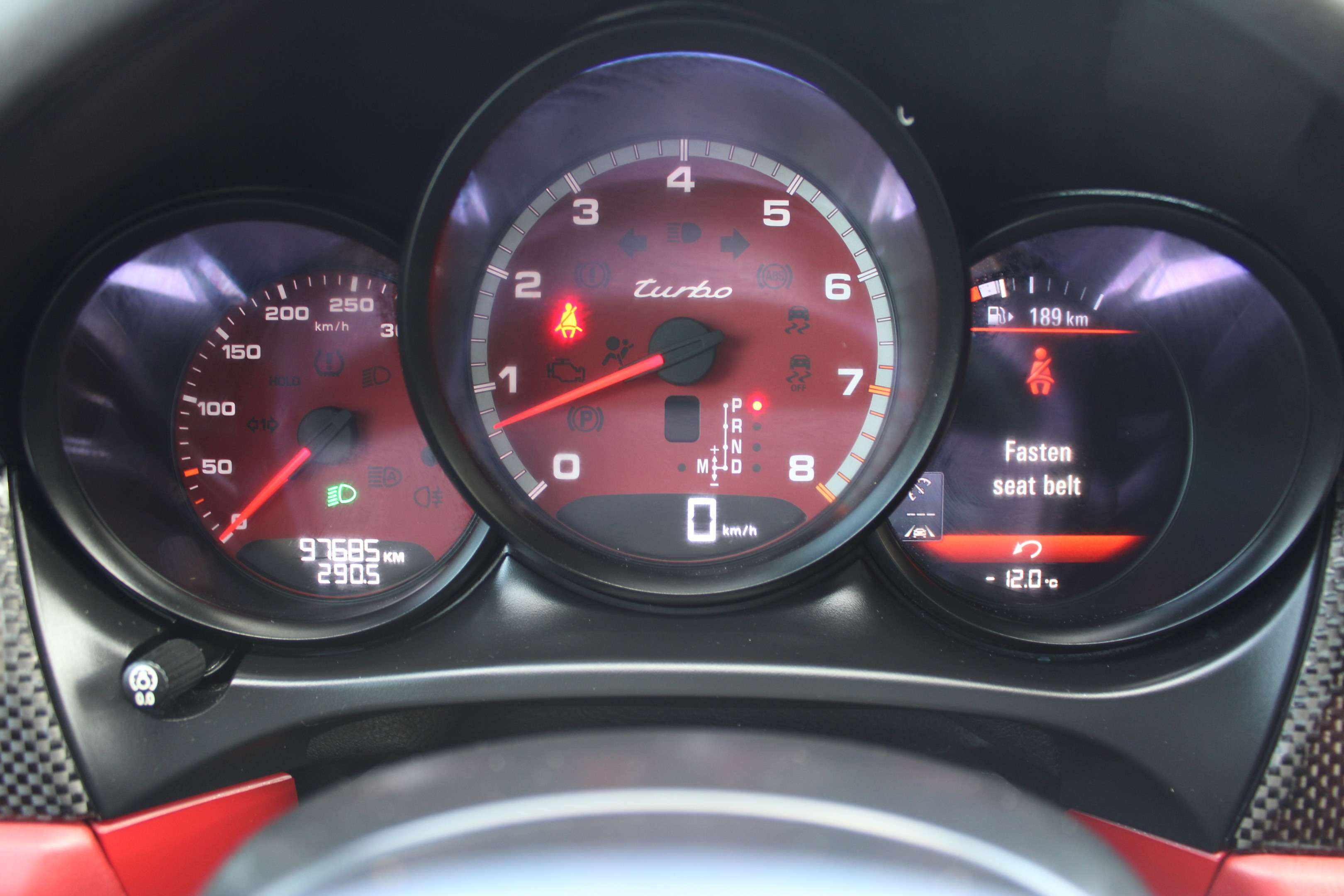 2016 Porsche Macan Turbo thumb 24