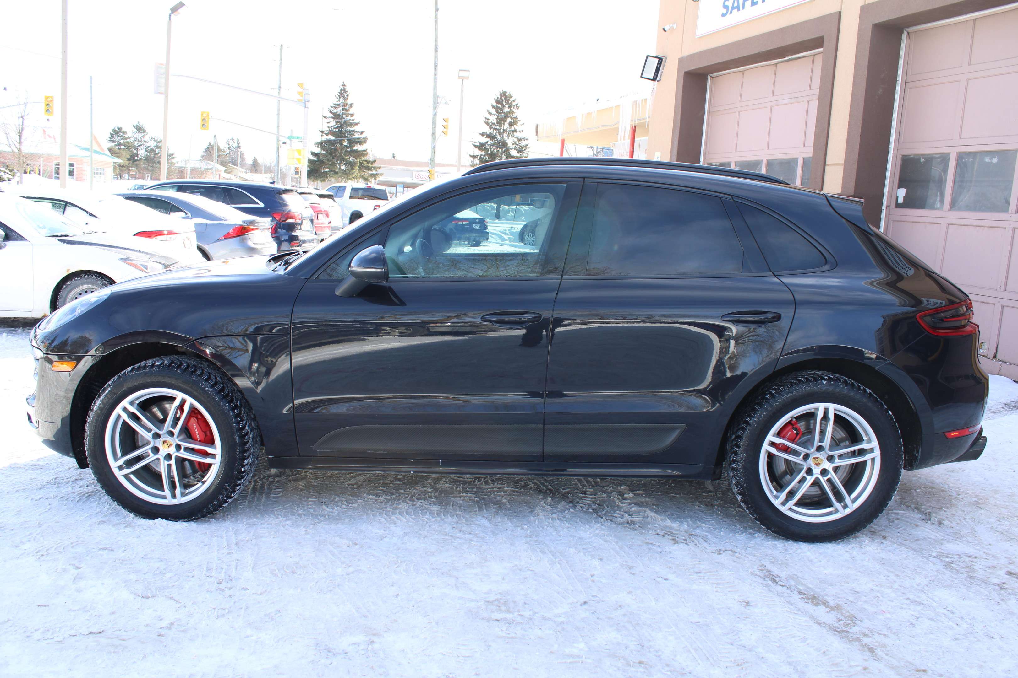 2016 Porsche Macan Turbo alt 2