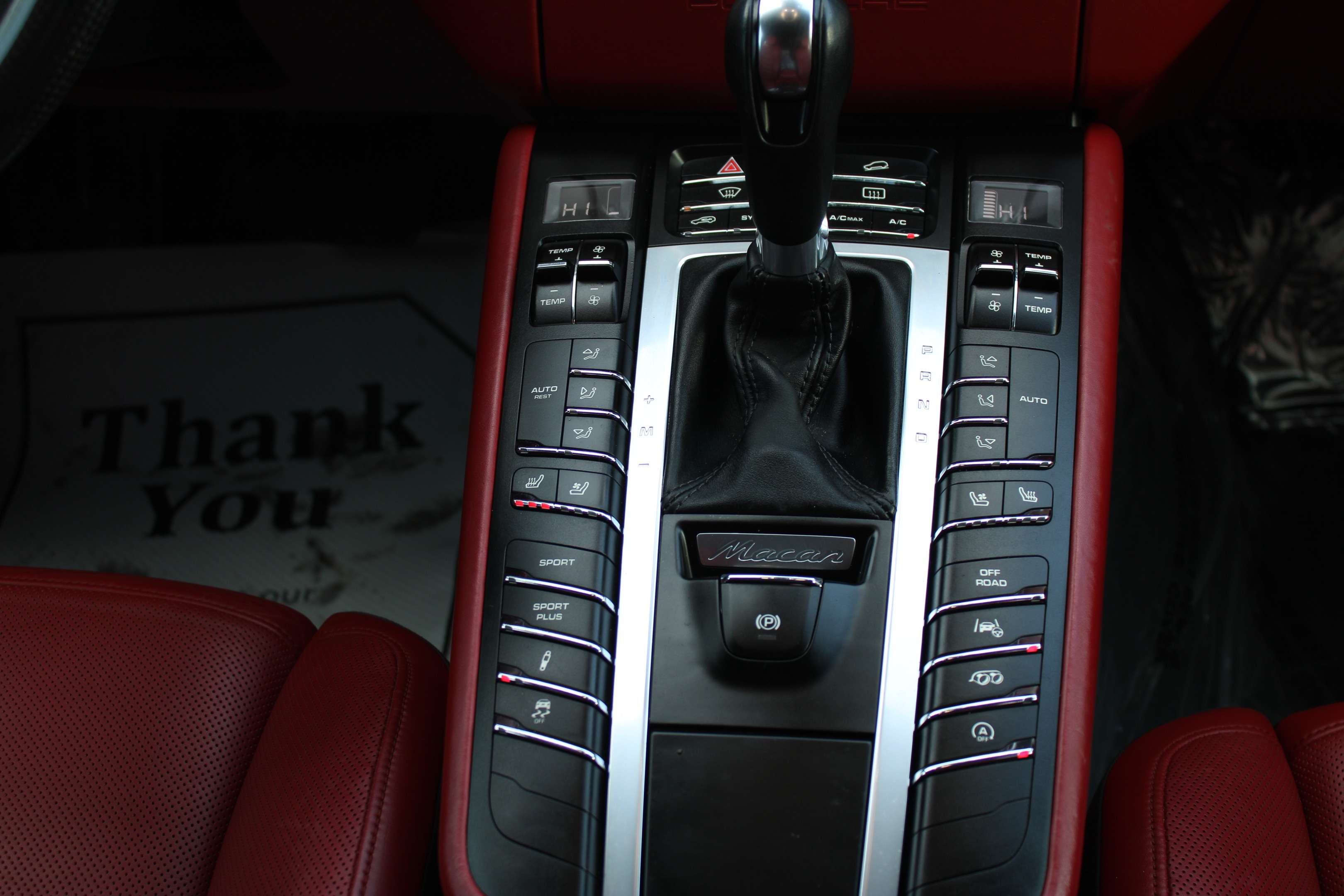 2016 Porsche Macan Turbo thumb 16
