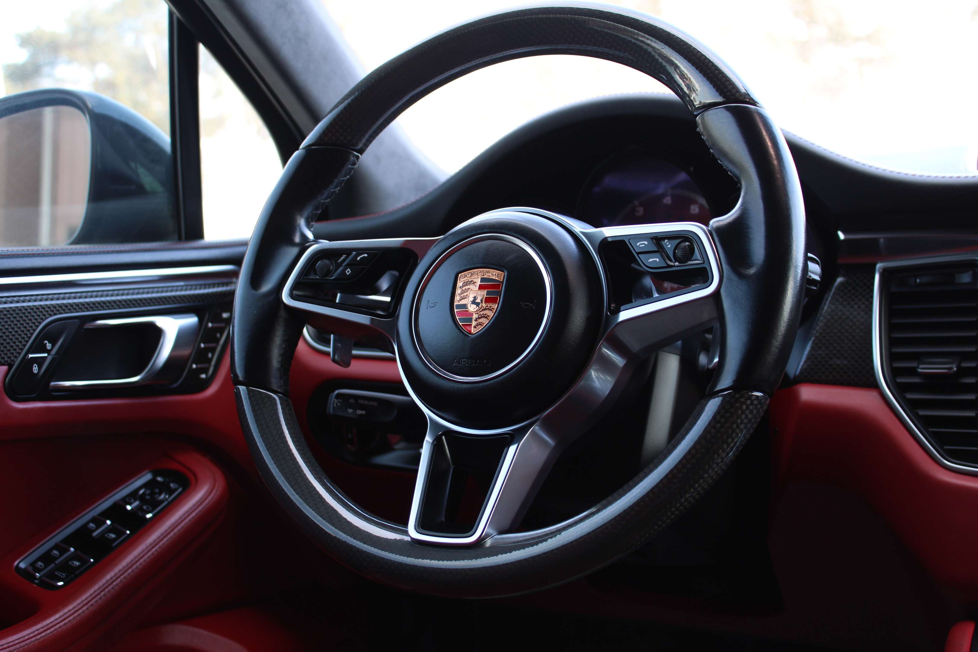 2016 Porsche Macan Turbo thumb 11