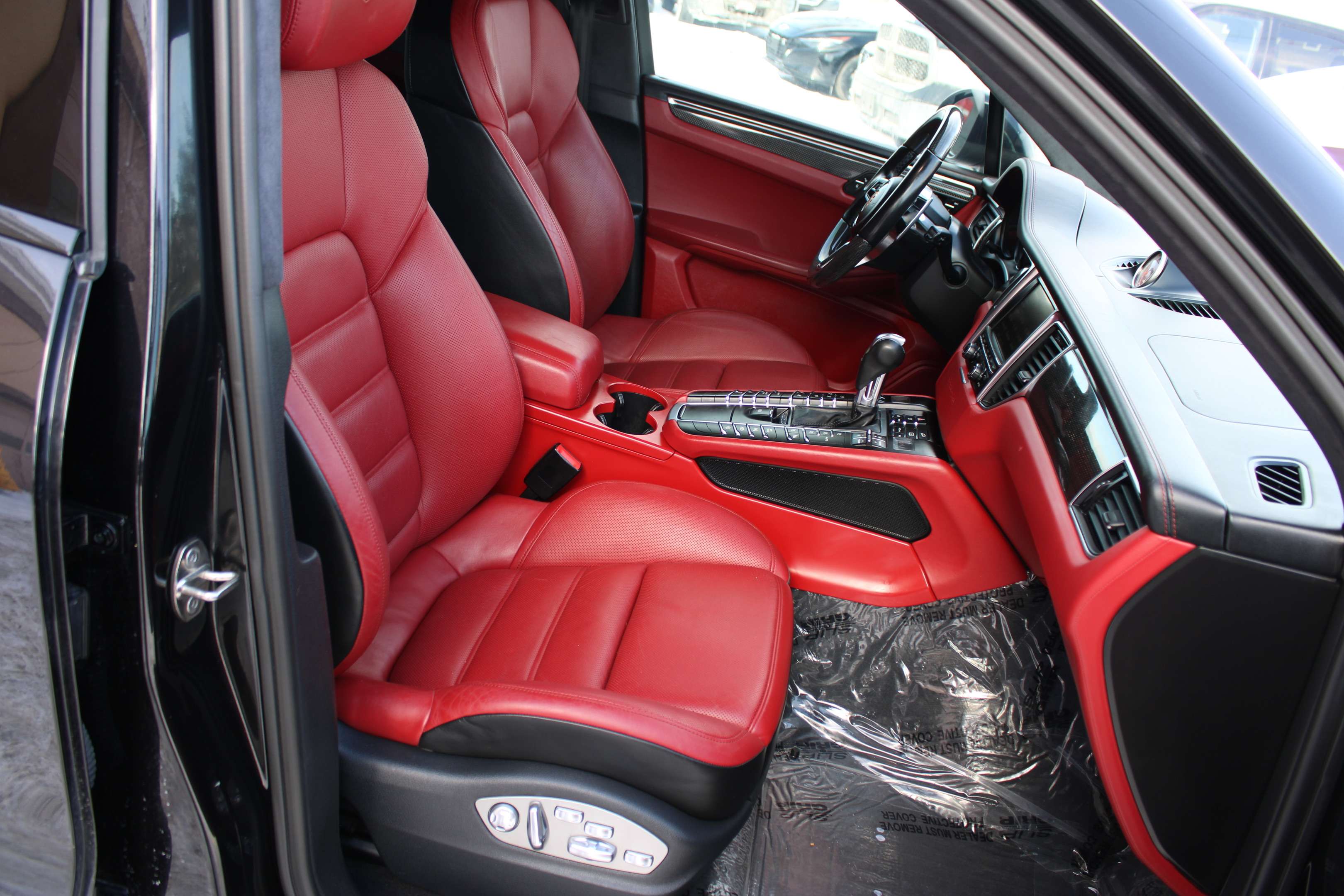 2016 Porsche Macan Turbo thumb 13