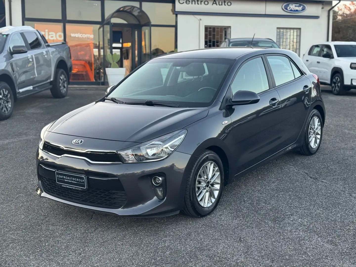 Kia Rio Rio IV 2017 1.2 Evolution Gpl 82cv Grijs - 2
