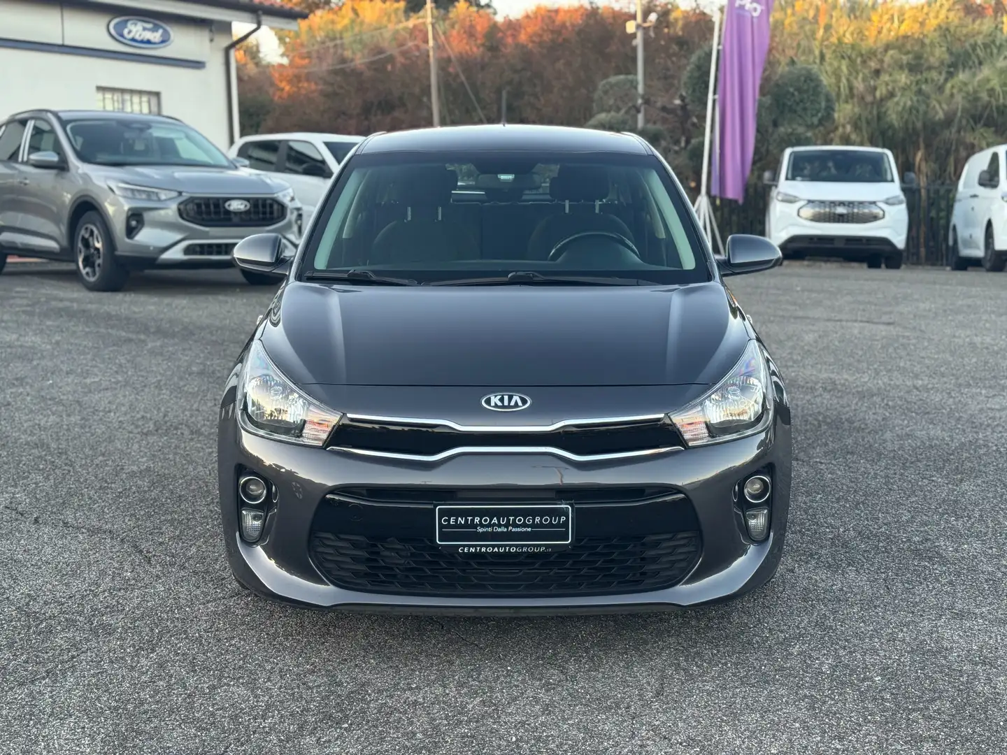 Kia Rio Rio IV 2017 1.2 Evolution Gpl 82cv Grijs - 1