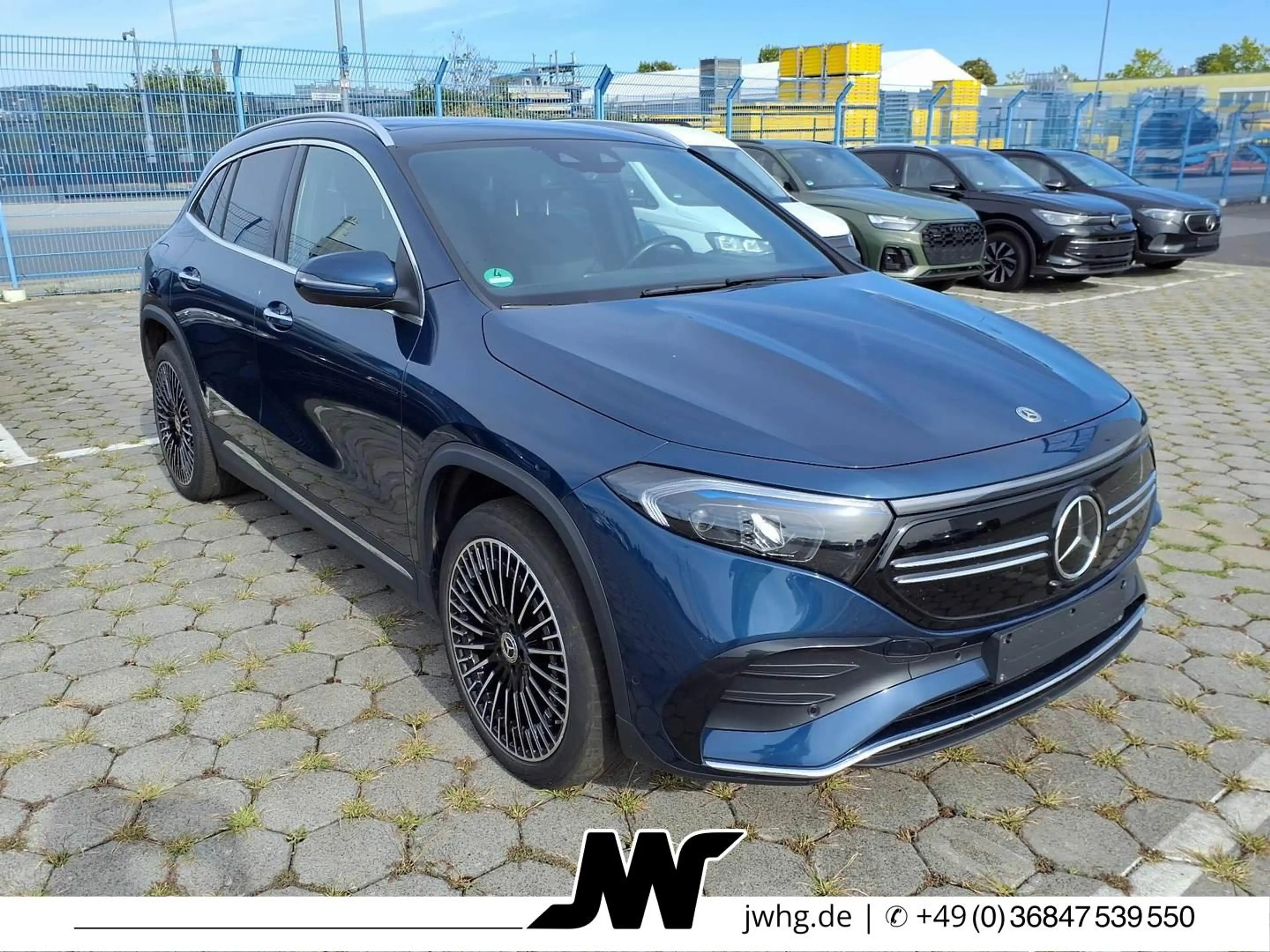 Mercedes-Benz EQA 350 4M 2x AMG HeadUp Panorama Widescr Distr+ — photo 4