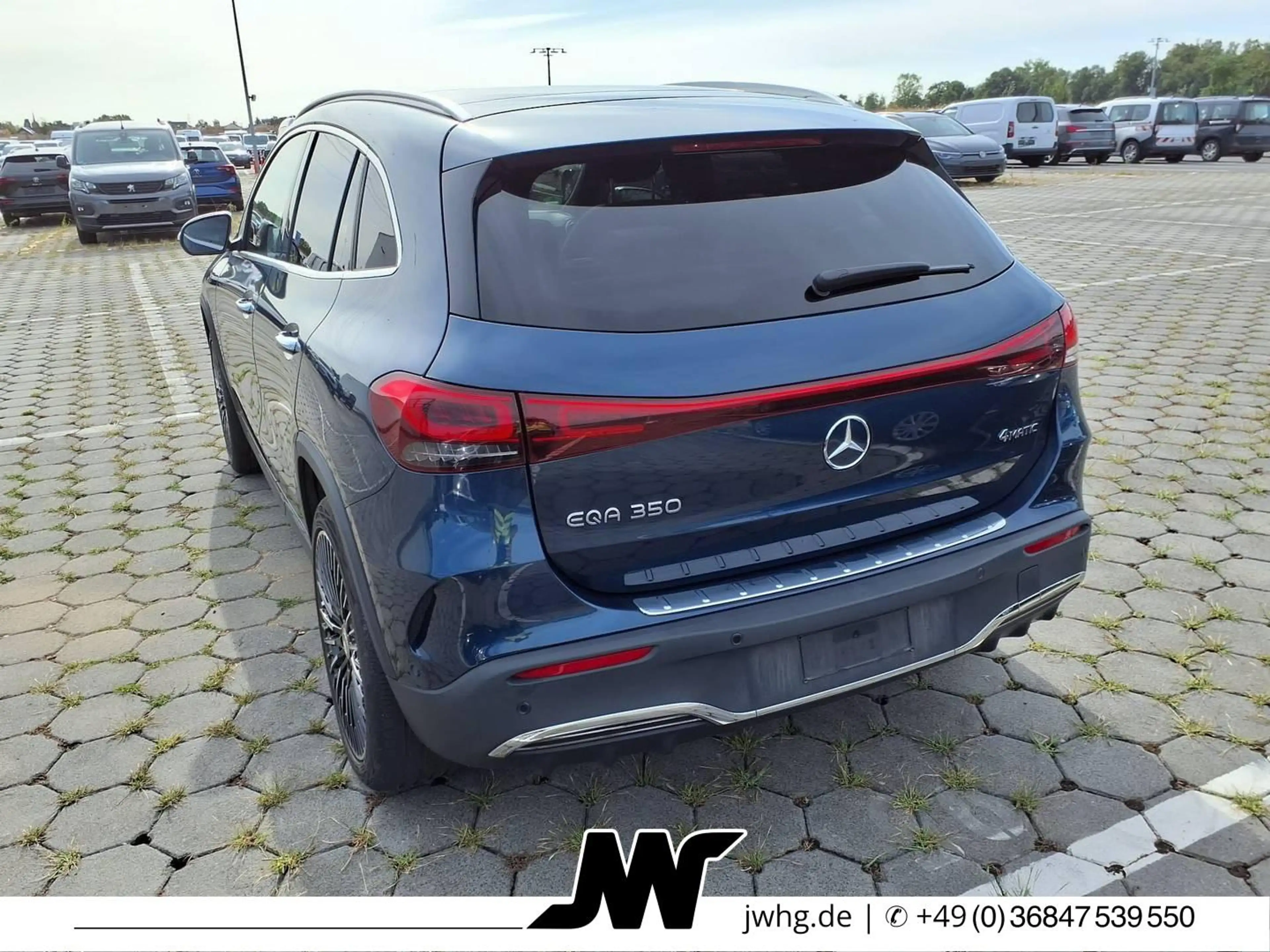 Mercedes-Benz EQA 350 4M 2x AMG HeadUp Panorama Widescr Distr+ — photo 5