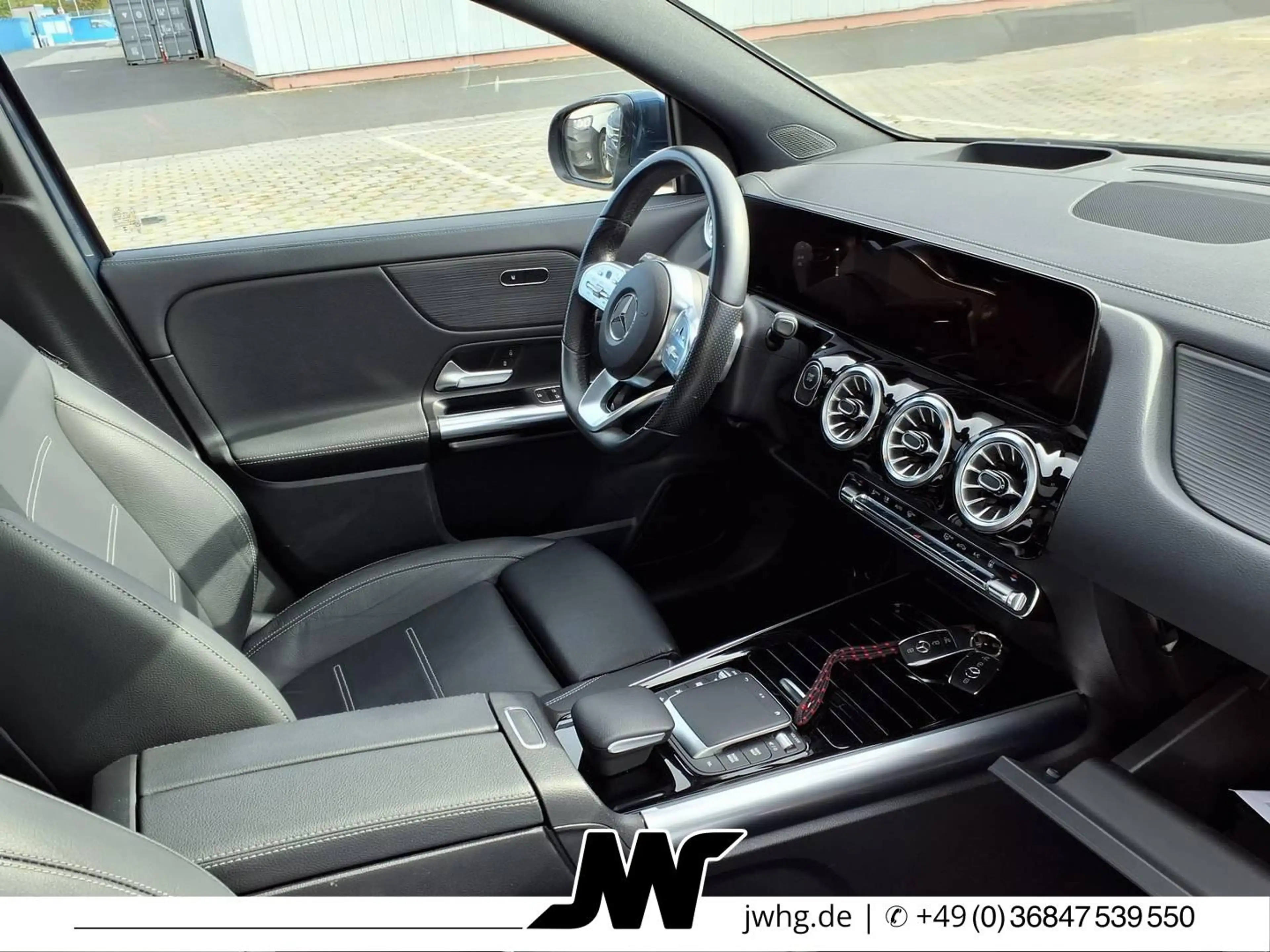 Mercedes-Benz EQA 350 4M 2x AMG HeadUp Panorama Widescr Distr+ — photo 3