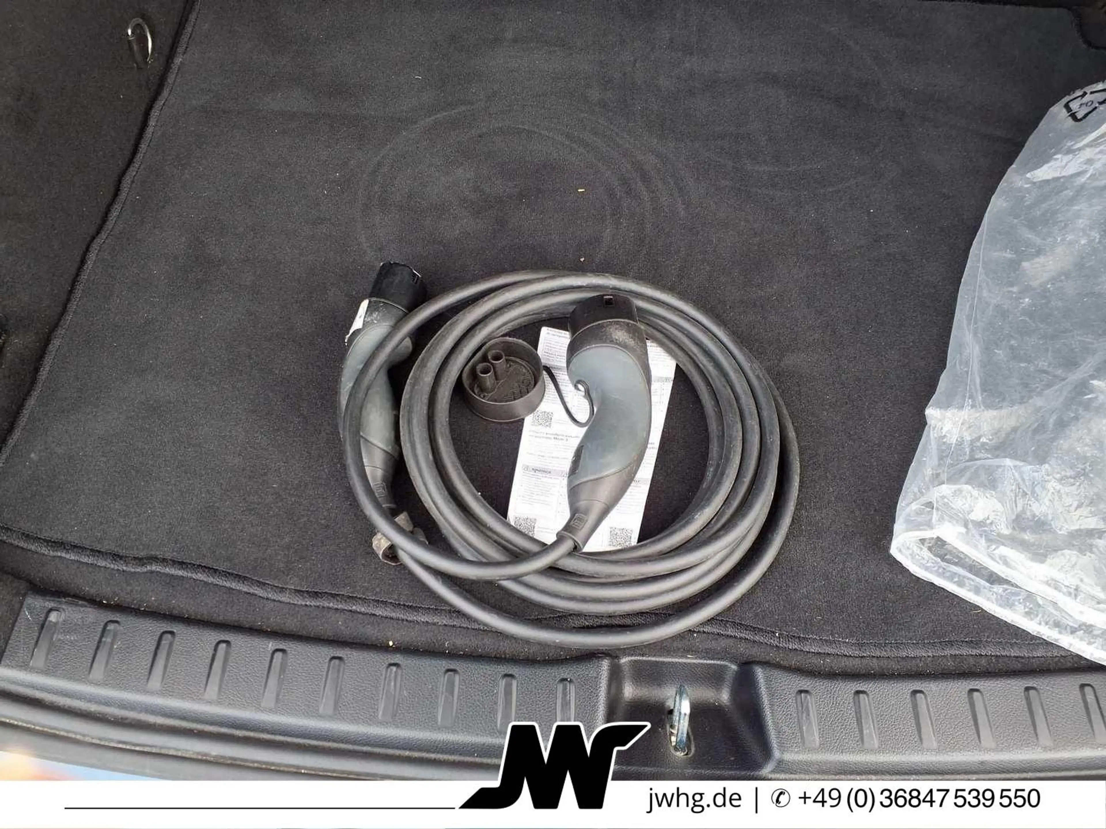 Mercedes-Benz EQA 350 4M 2x AMG HeadUp Panorama Widescr Distr+ — photo 8