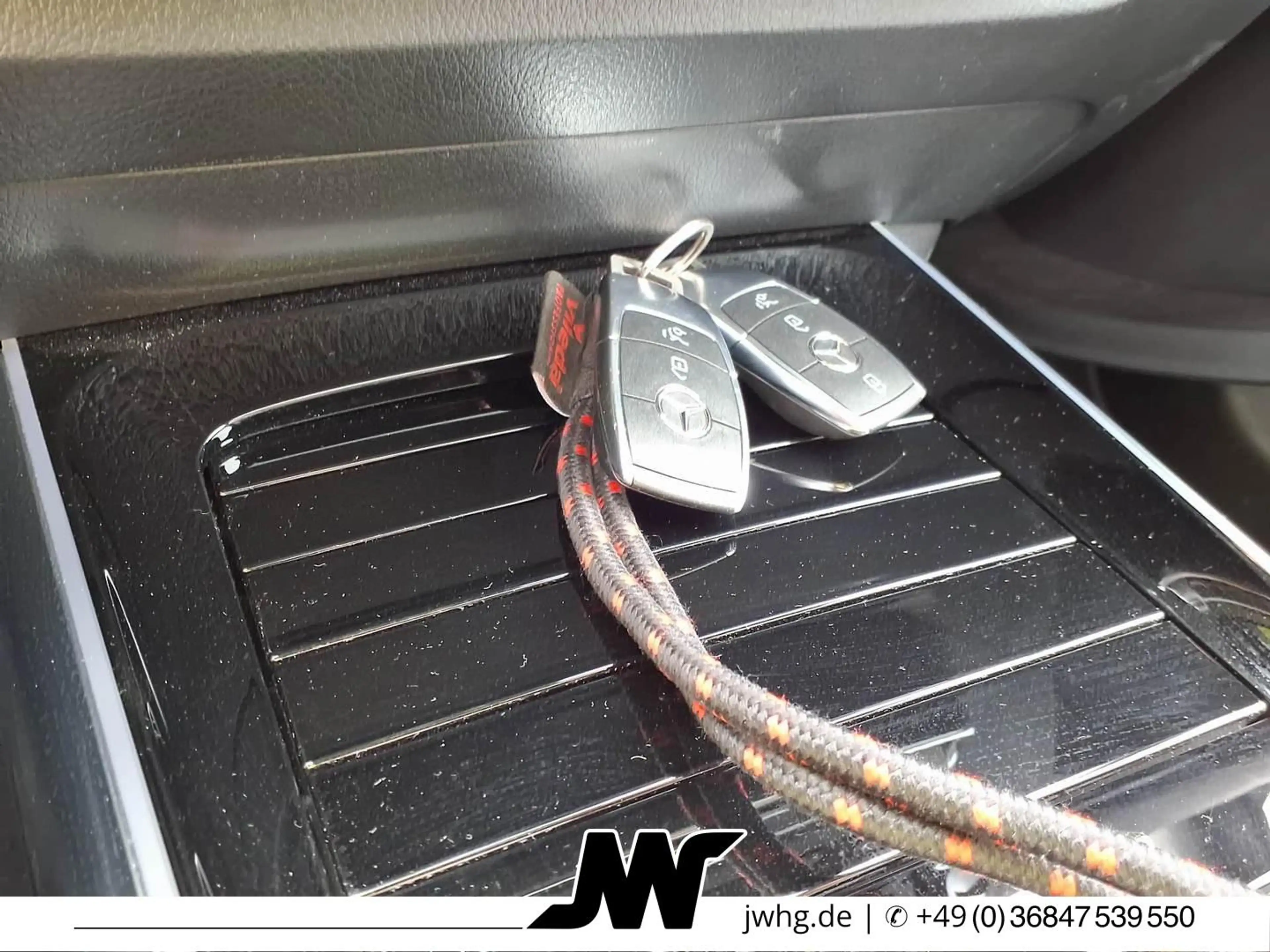 Mercedes-Benz EQA 350 4M 2x AMG HeadUp Panorama Widescr Distr+ — photo 7