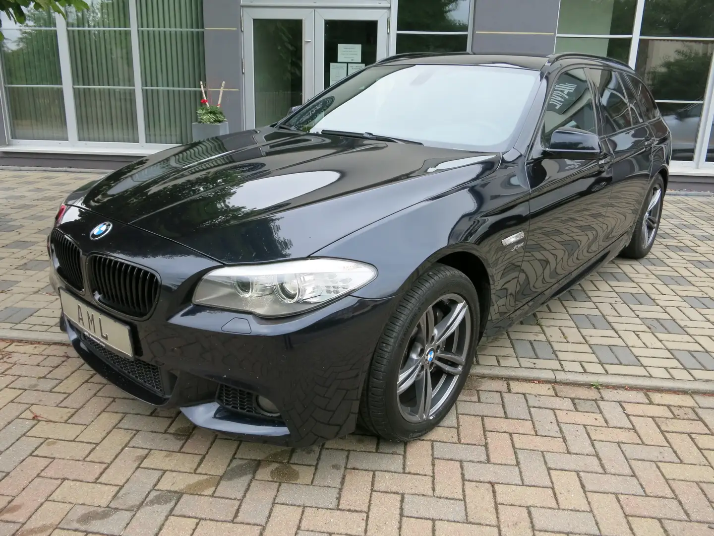 BMW 525 d xDrive Touring (F11) M-PAKET BI-XENON NAVI PDC Schwarz - 1