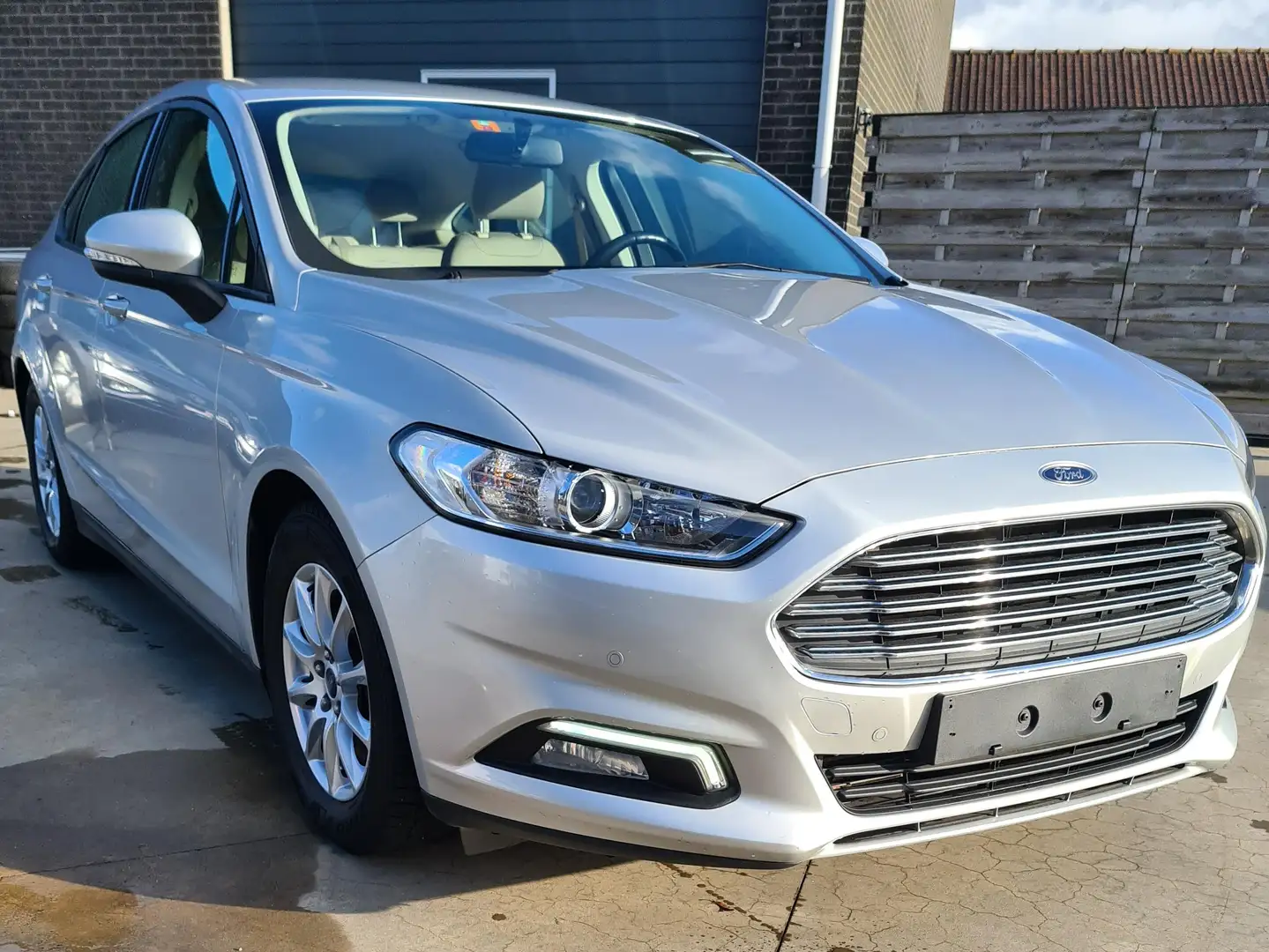 Ford Mondeo Mondeo 1.0 EcoBoost Start-Stopp Trend Argent - 2