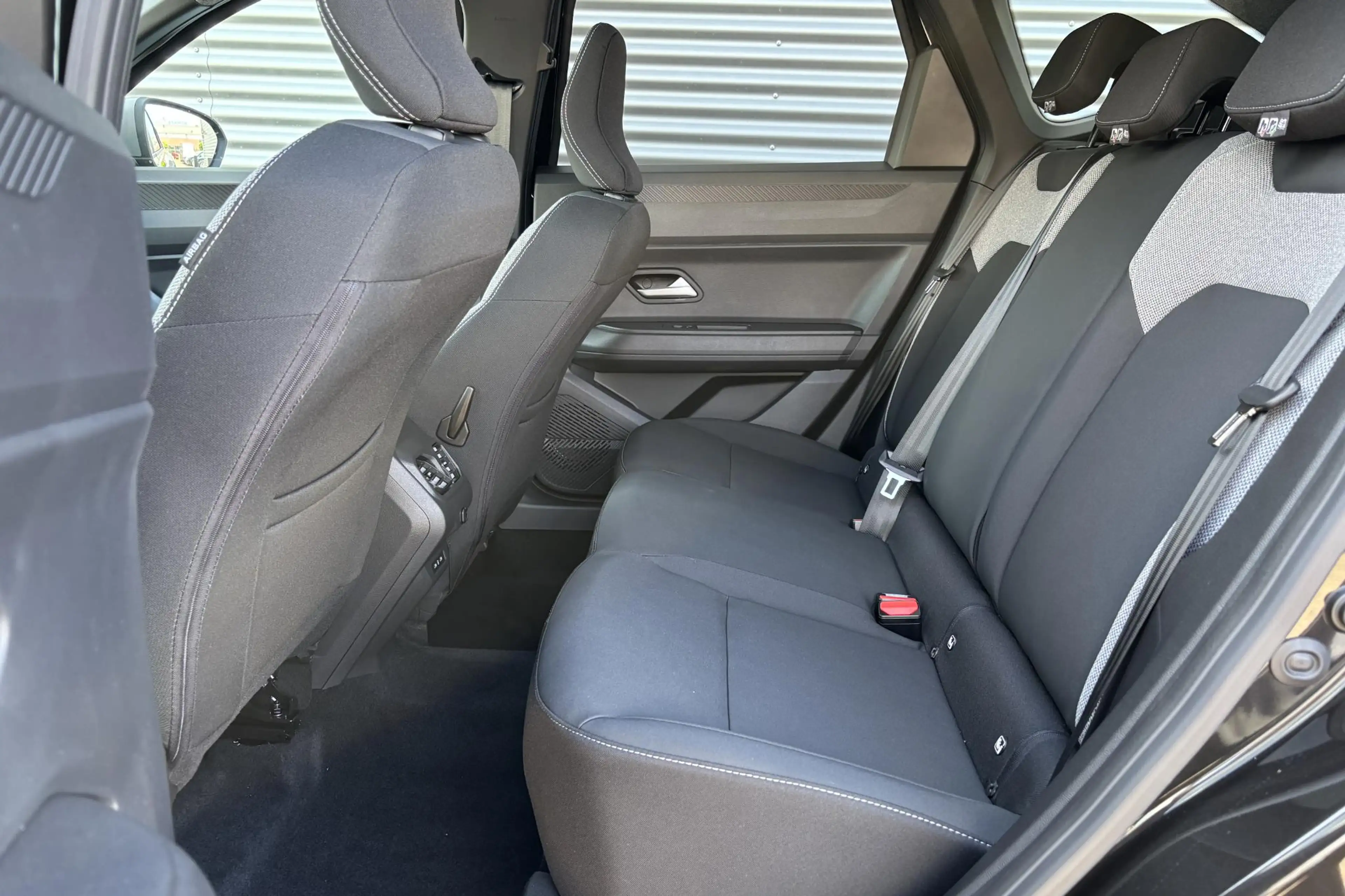 Dacia Bigster 1.8 Hybrid 155 Limited Edition | Apple Carplay/An — photo 9