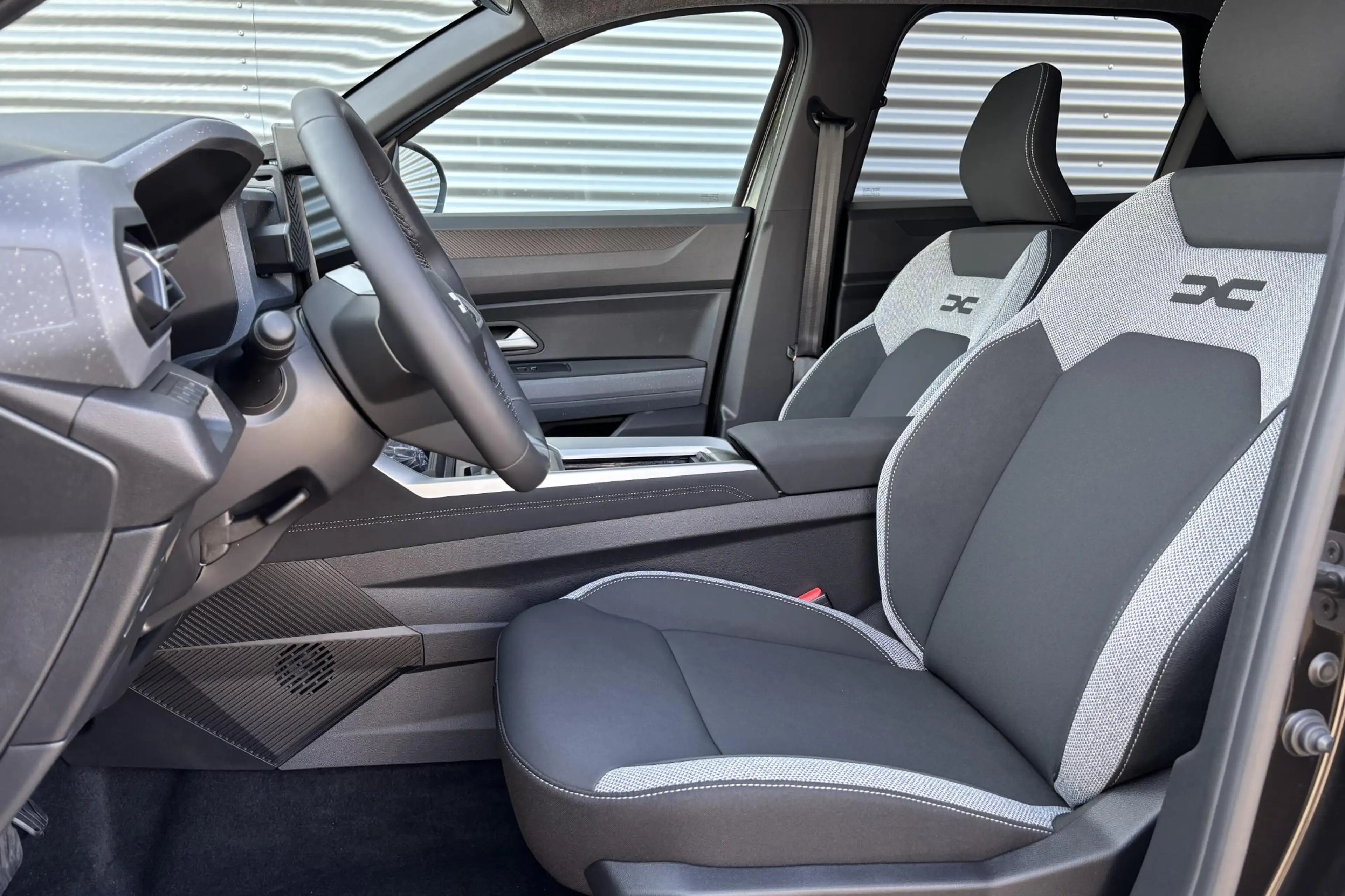 Dacia Bigster 1.8 Hybrid 155 Limited Edition | Apple Carplay/An — photo 13