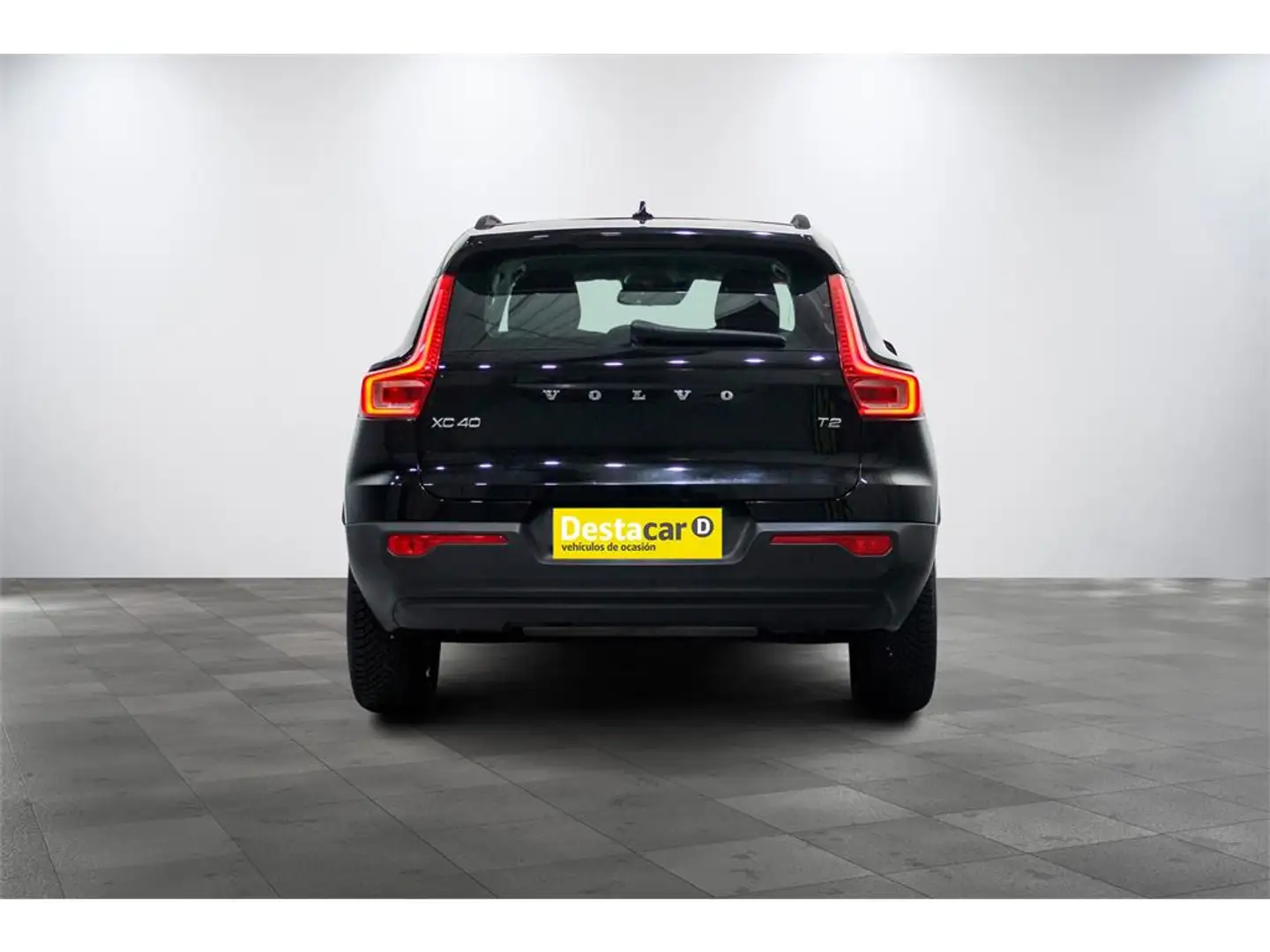 Volvo XC40 T2 Momentum Core - 2
