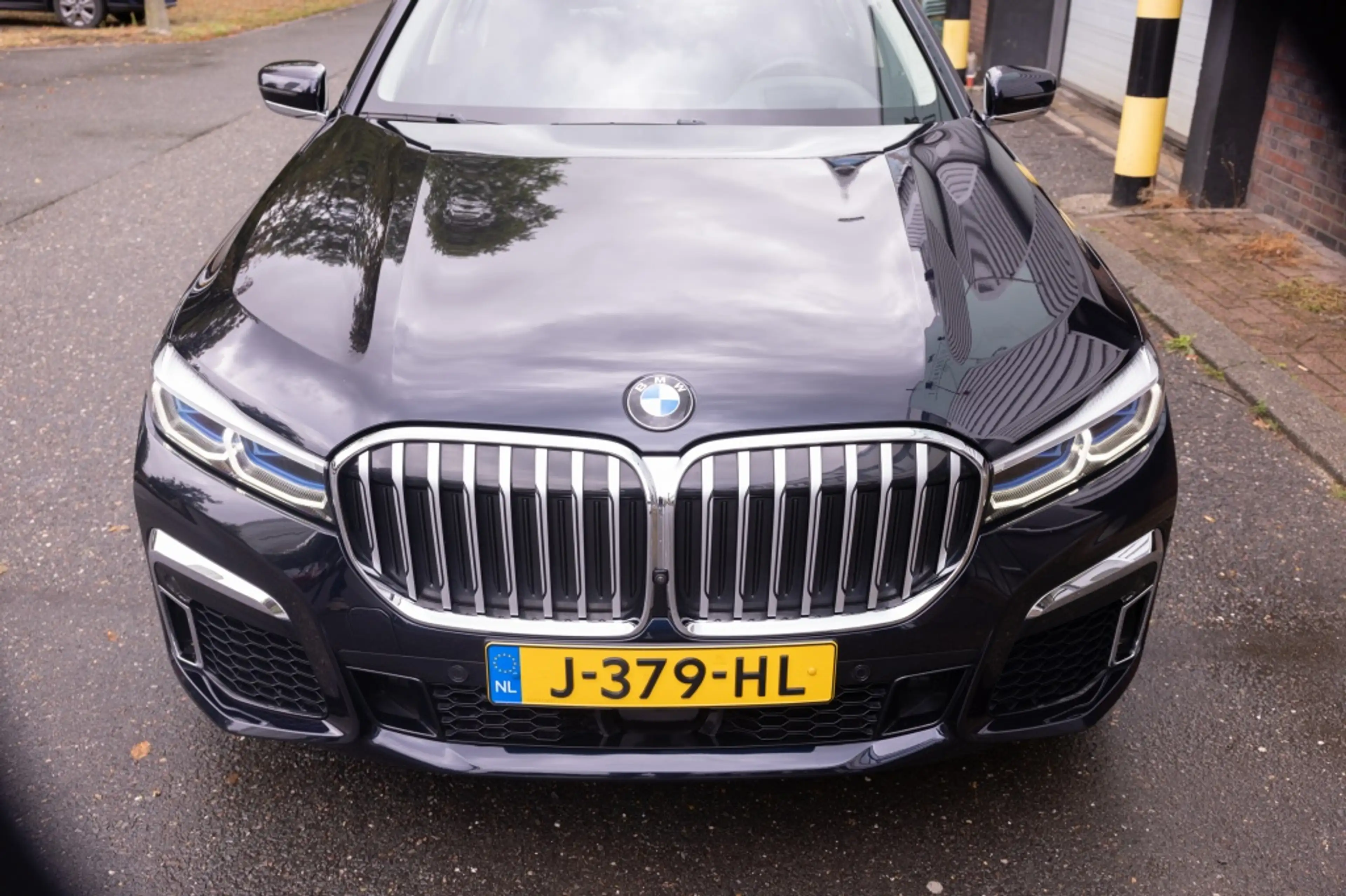 BMW 745 7 e iPerformance — photo 13