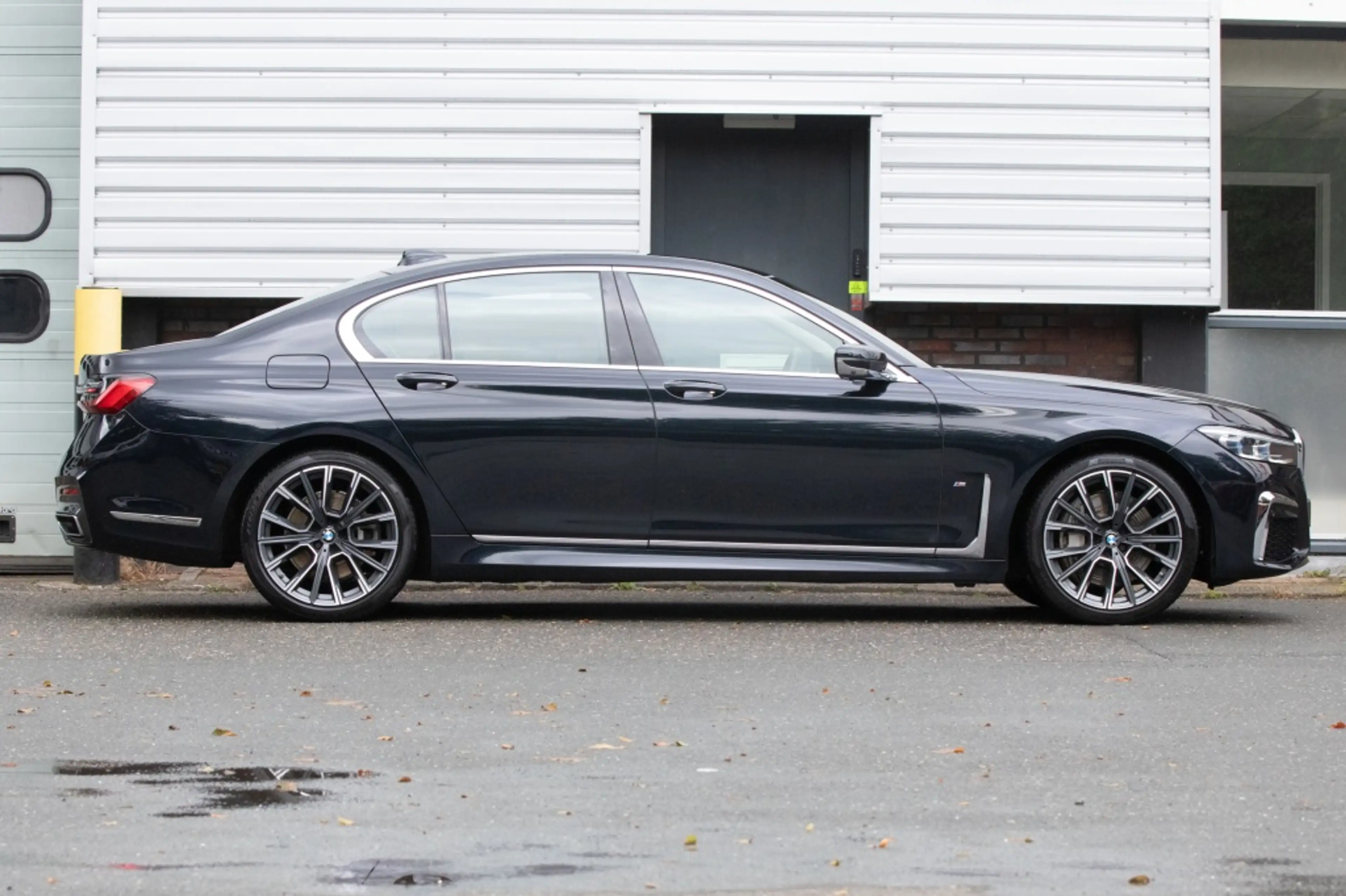 BMW 745 7 e iPerformance — photo 7