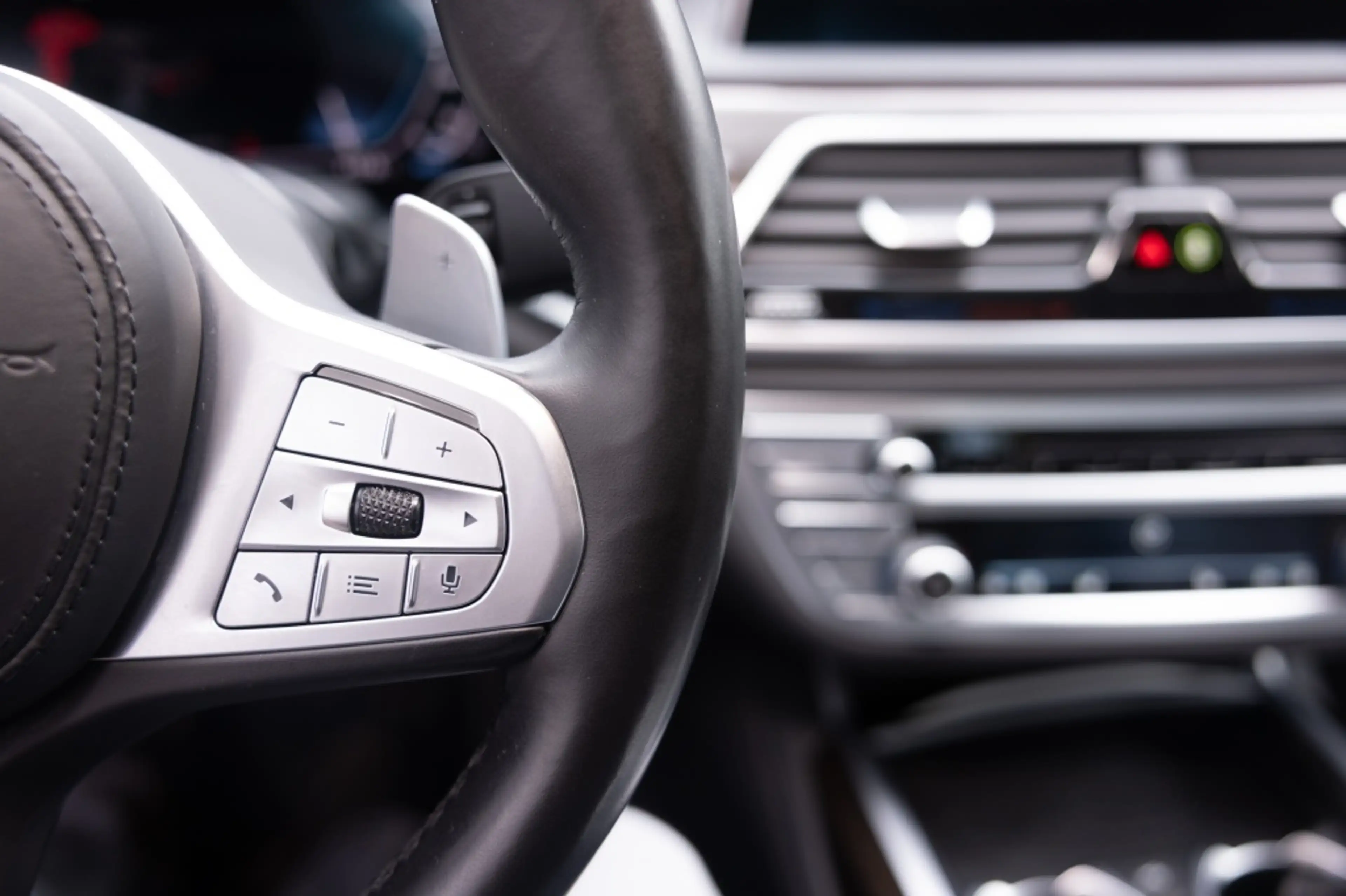 BMW 745 7 e iPerformance — photo 20