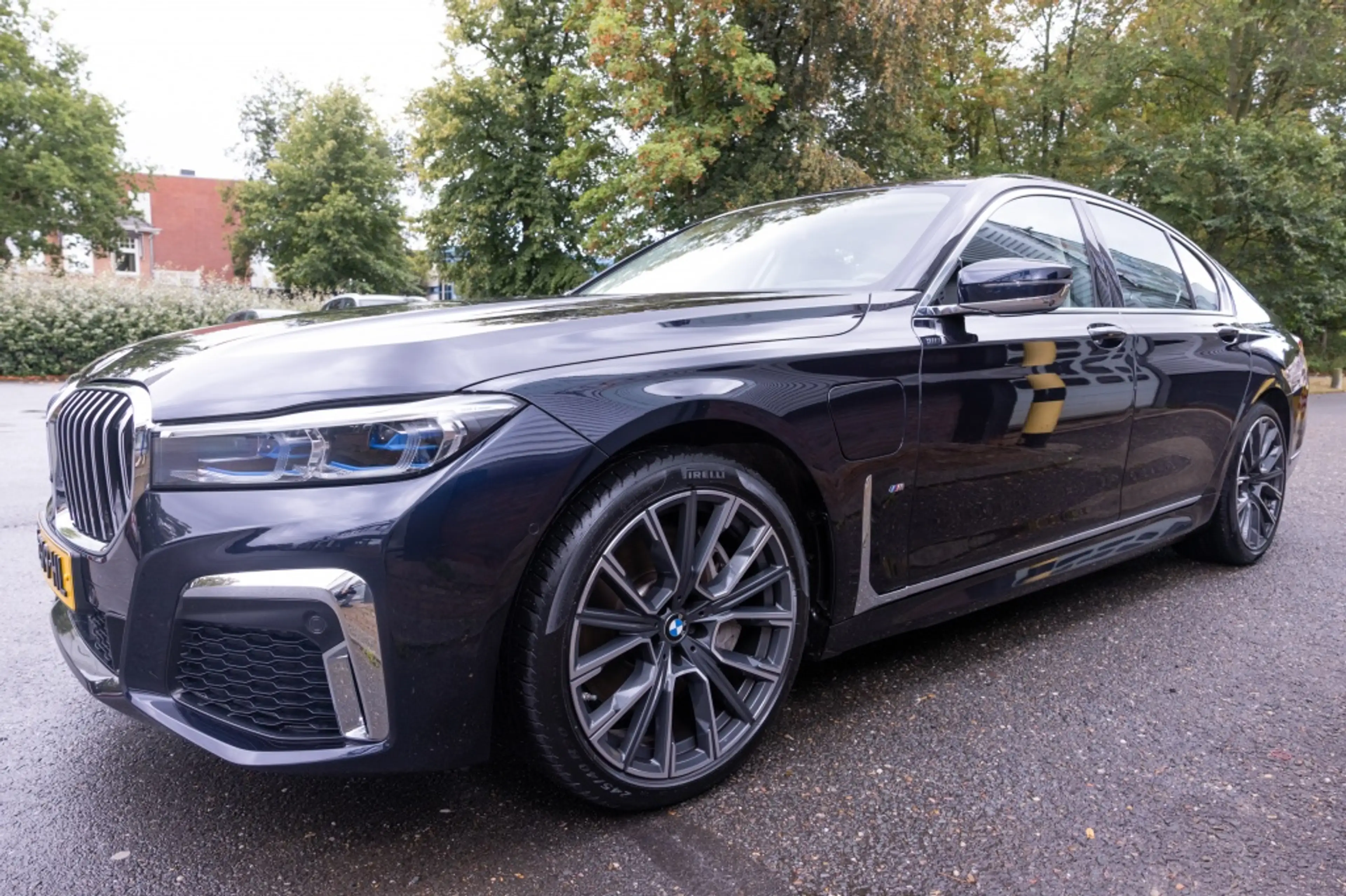 BMW 745 7 e iPerformance — photo 14